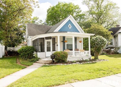 Photo of 305 W CLARK Avenue, Effingham, IL 62401 (MLS # CA1043277)