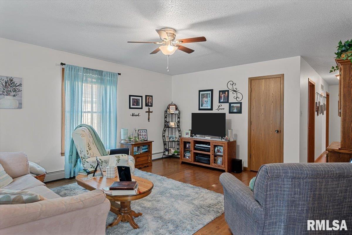 122 W Chapin Street, Litchfield, Illinois image 4