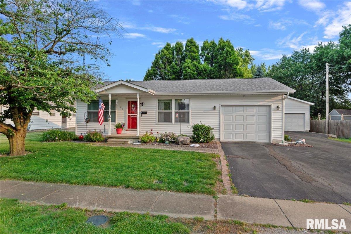 122 W Chapin Street, Litchfield, Illinois image 1