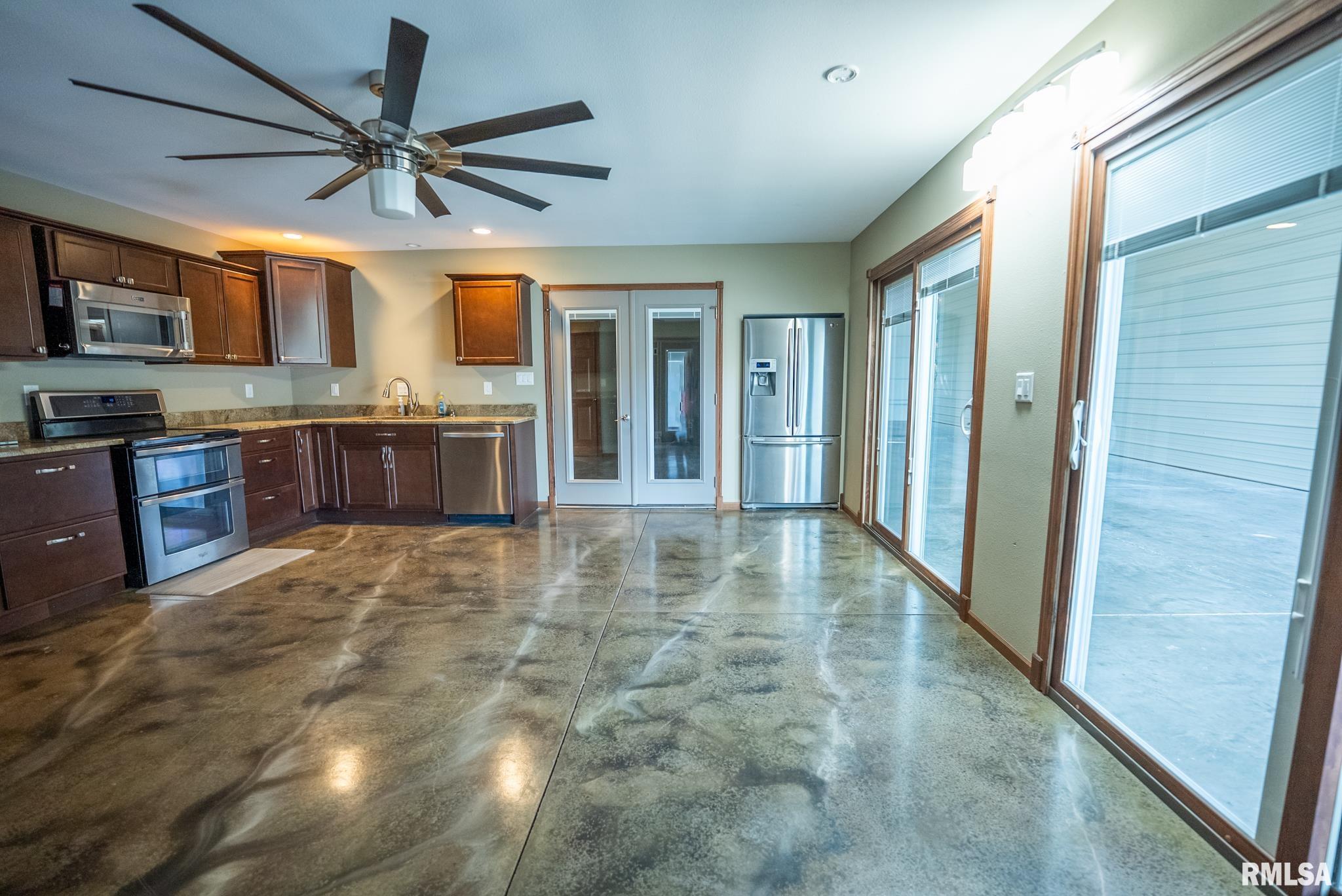 19820 Oak Drive, Carlyle, Illinois image 3