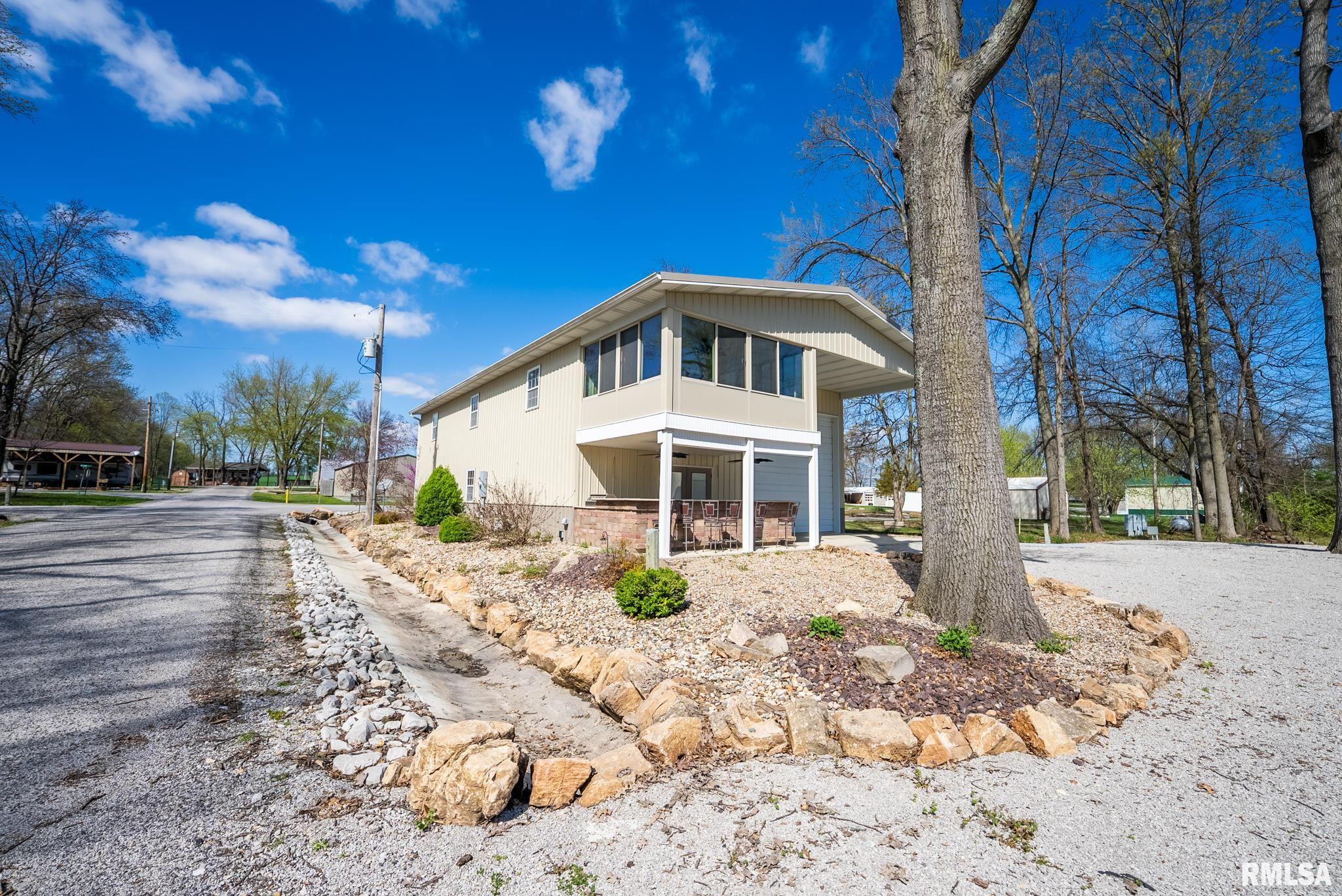 19820 Oak Drive, Carlyle, Illinois image 1