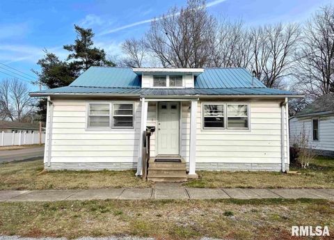 Homes For Sale - 728 W Parish Street<br/> Saline County, Harrisburg, IL 62946