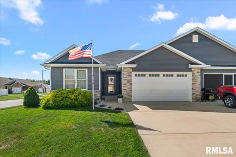 Homes For Sale - 4820 Chestnut Drive<br/> Springfield, IL 62711