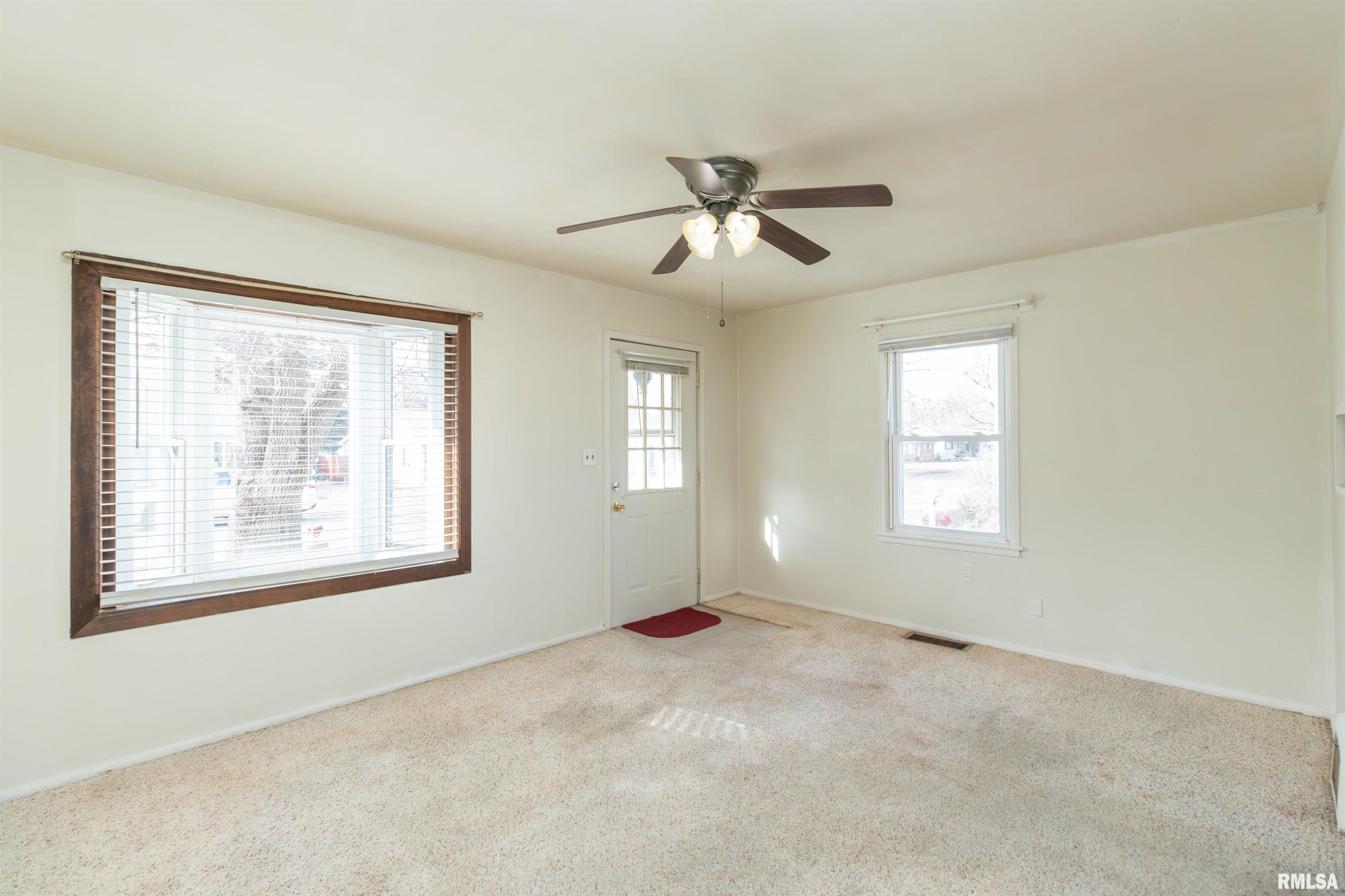302 Sherwood Drive, Pekin, Illinois image 14