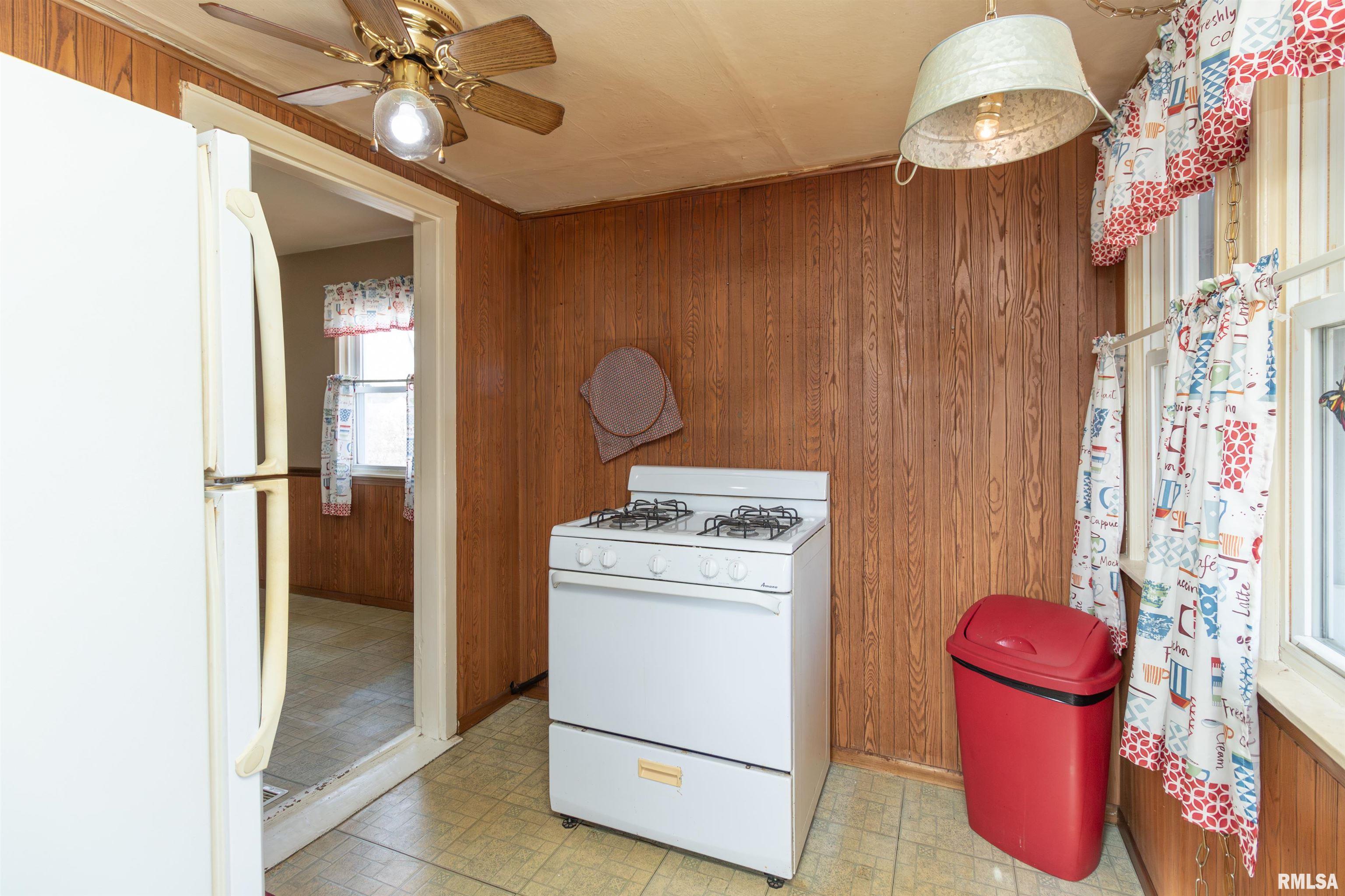 302 Sherwood Drive, Pekin, Illinois image 22
