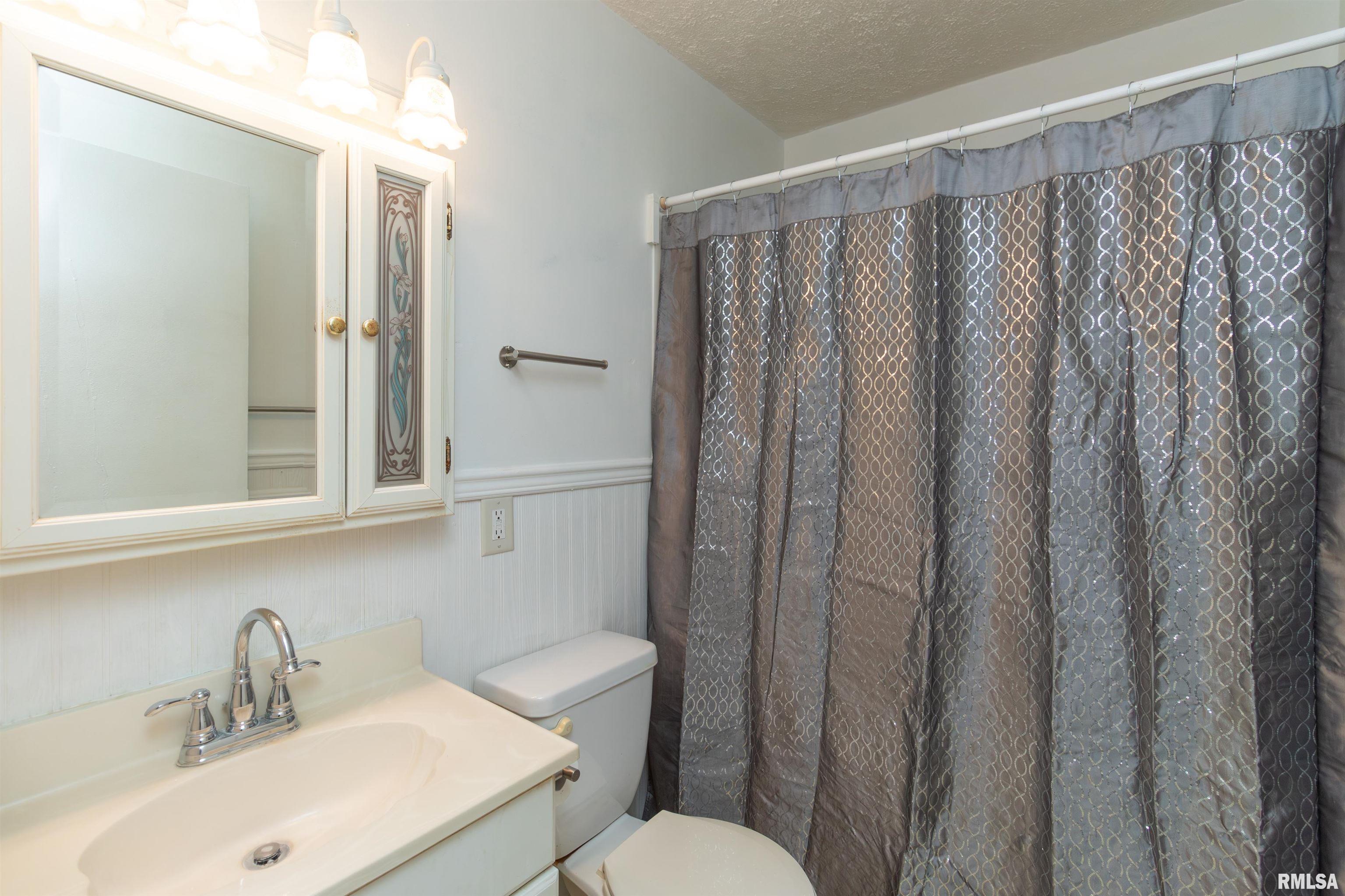 302 Sherwood Drive, Pekin, Illinois image 27