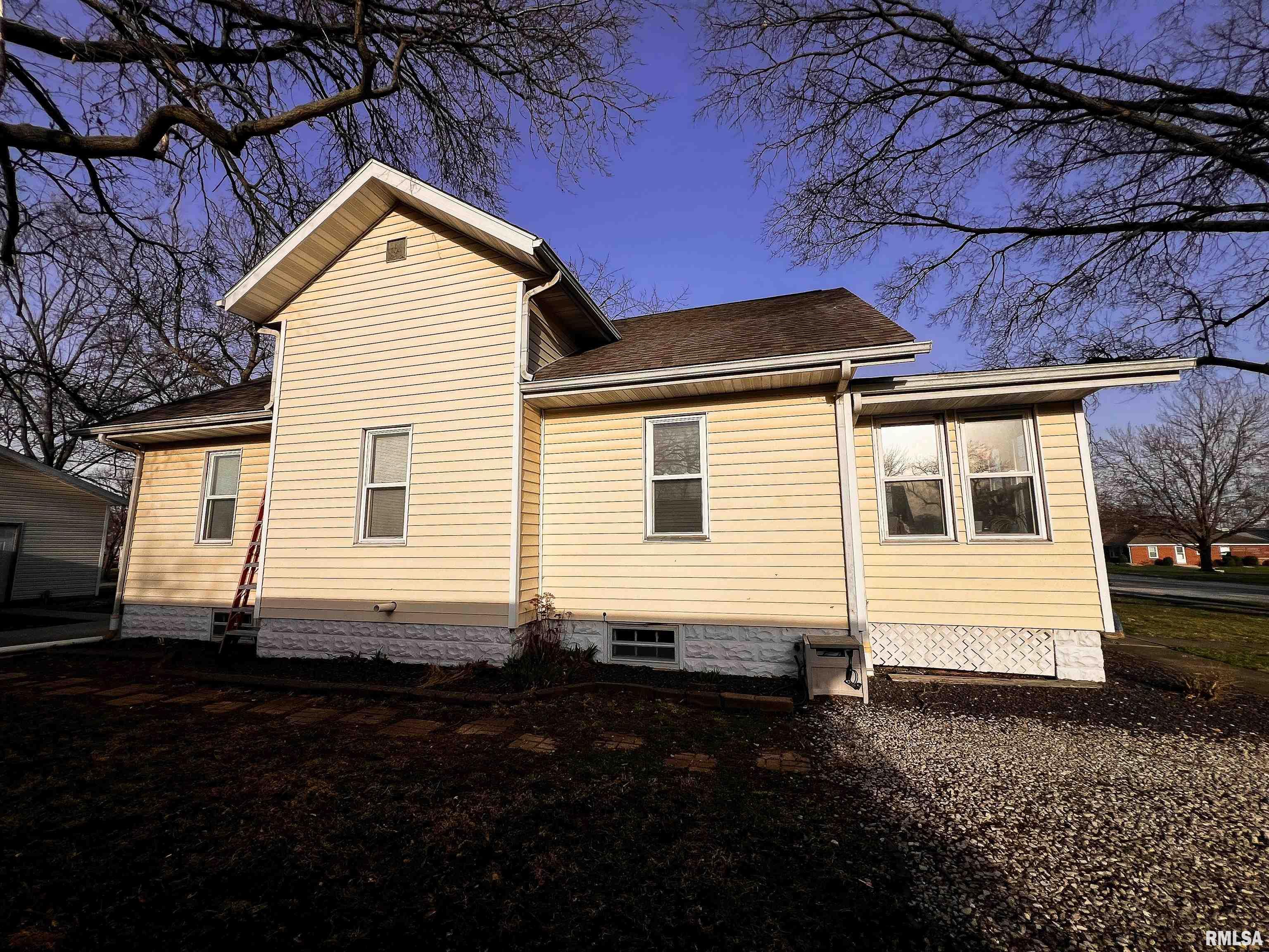 1451 Jefferson Street, Carlyle, Illinois image 2