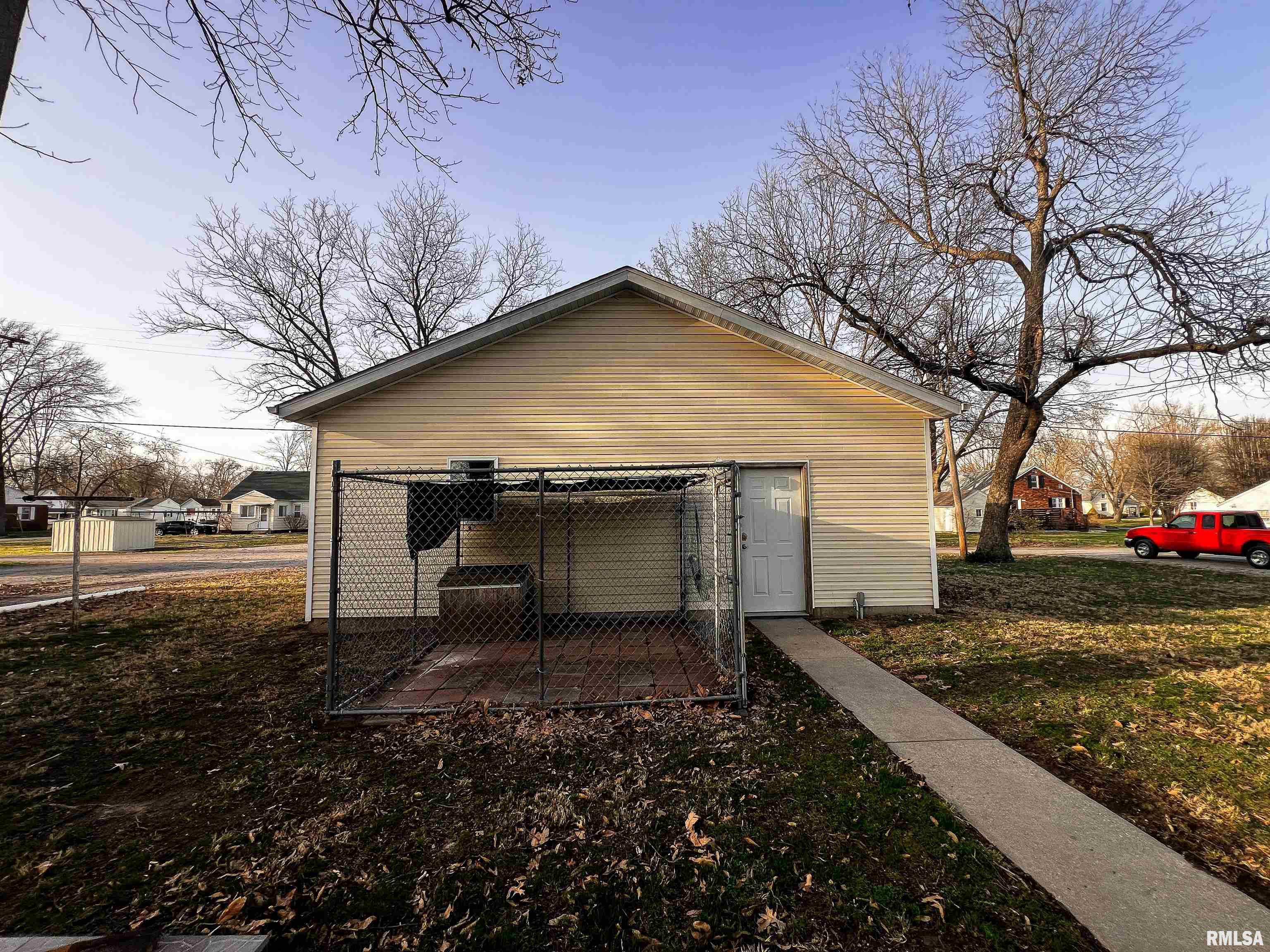 1451 Jefferson Street, Carlyle, Illinois image 3