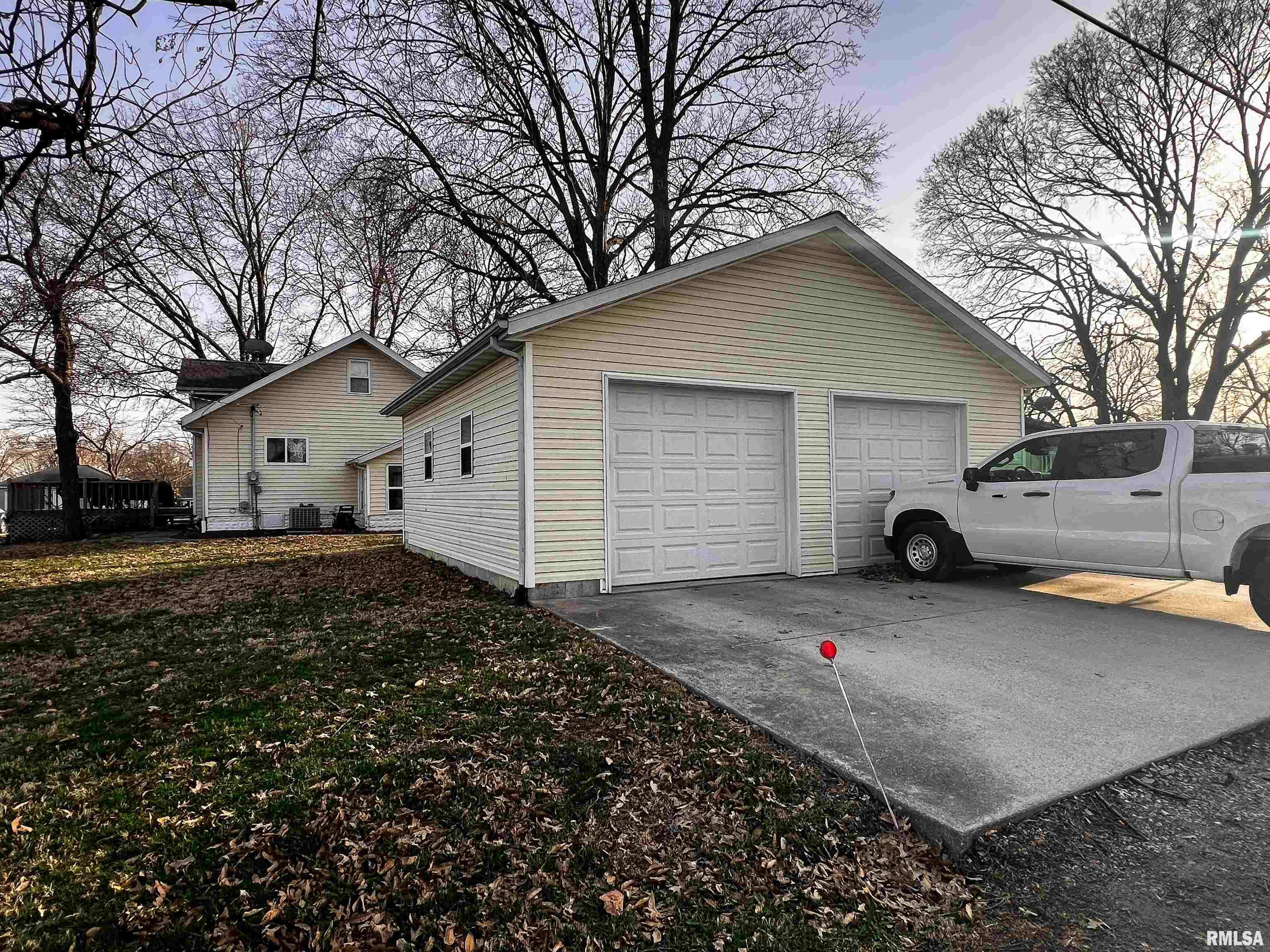 1451 Jefferson Street, Carlyle, Illinois image 5