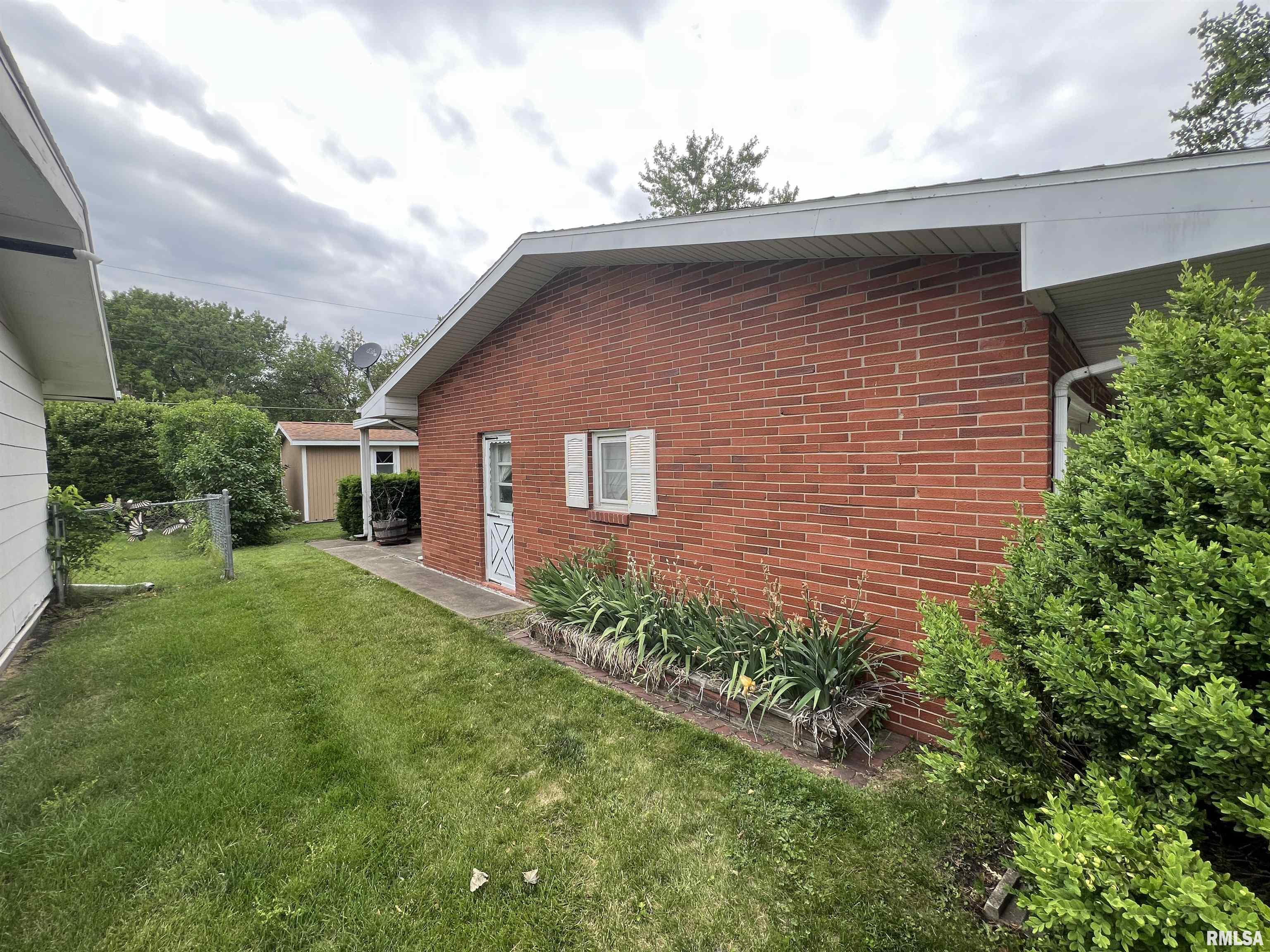 16 S 17th Street, Canton, Illinois image 2