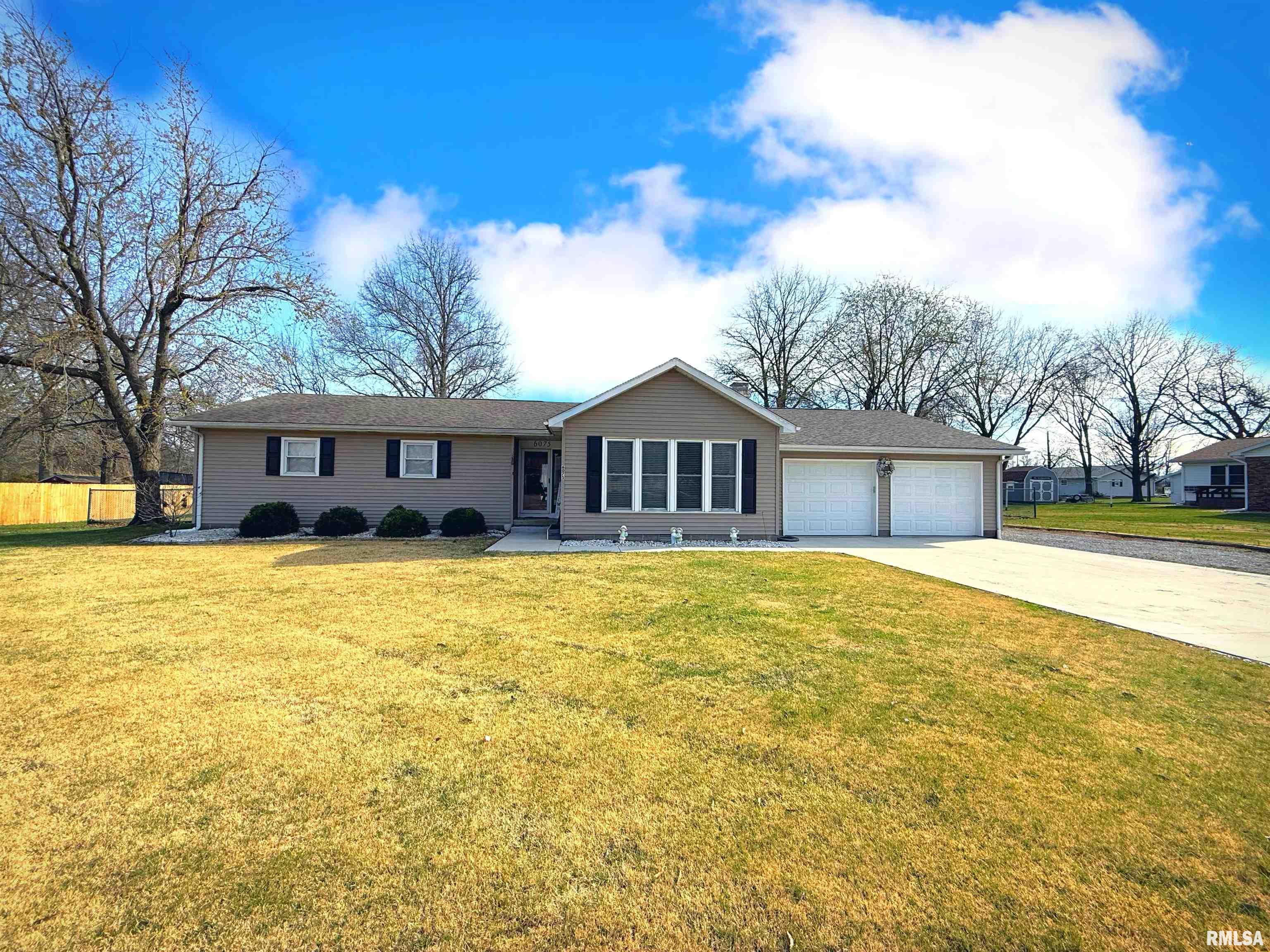 6075 E Dayton Drive, Woodlawn, Illinois image 1