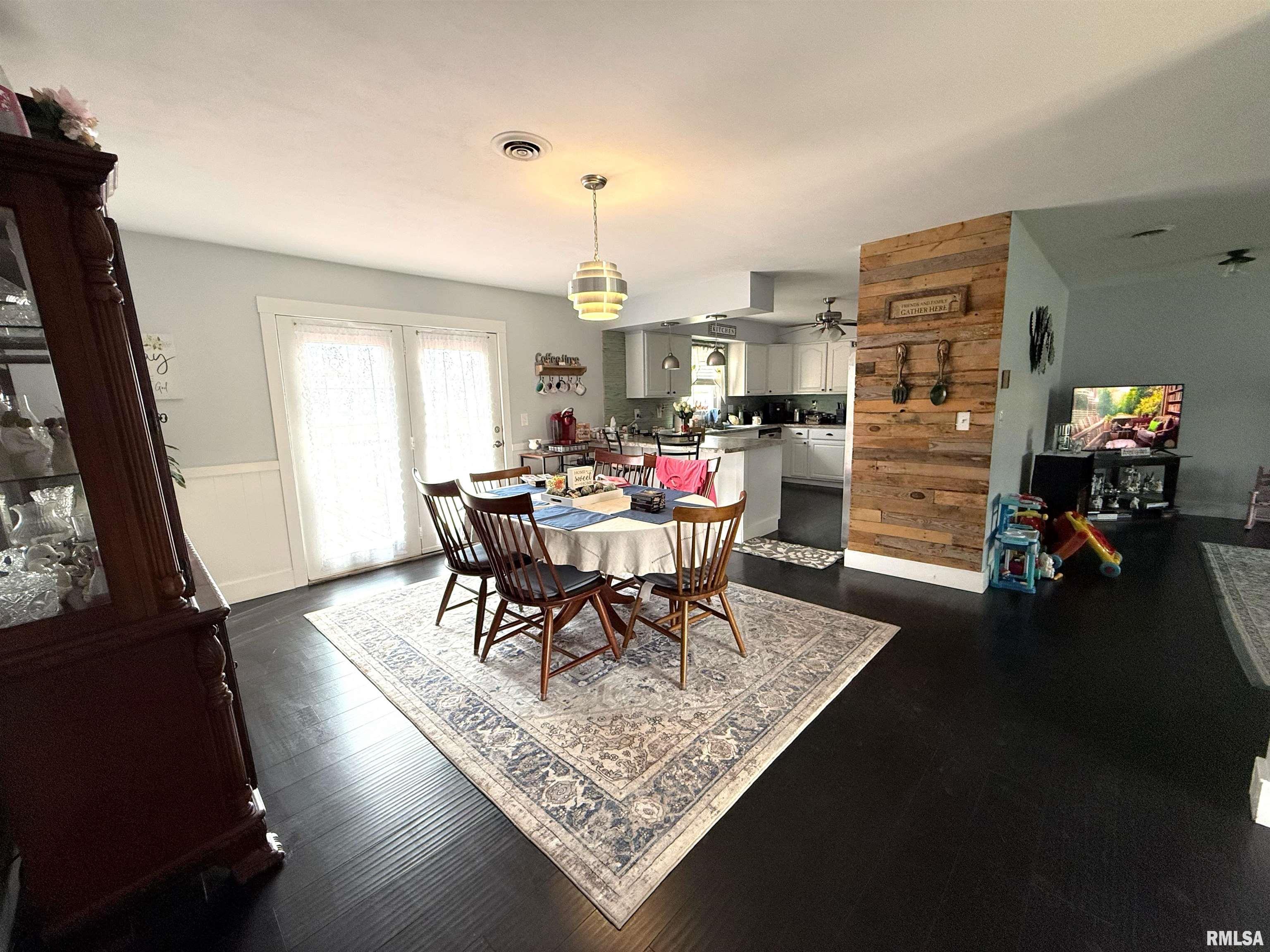 6075 E Dayton Drive, Woodlawn, Illinois image 12