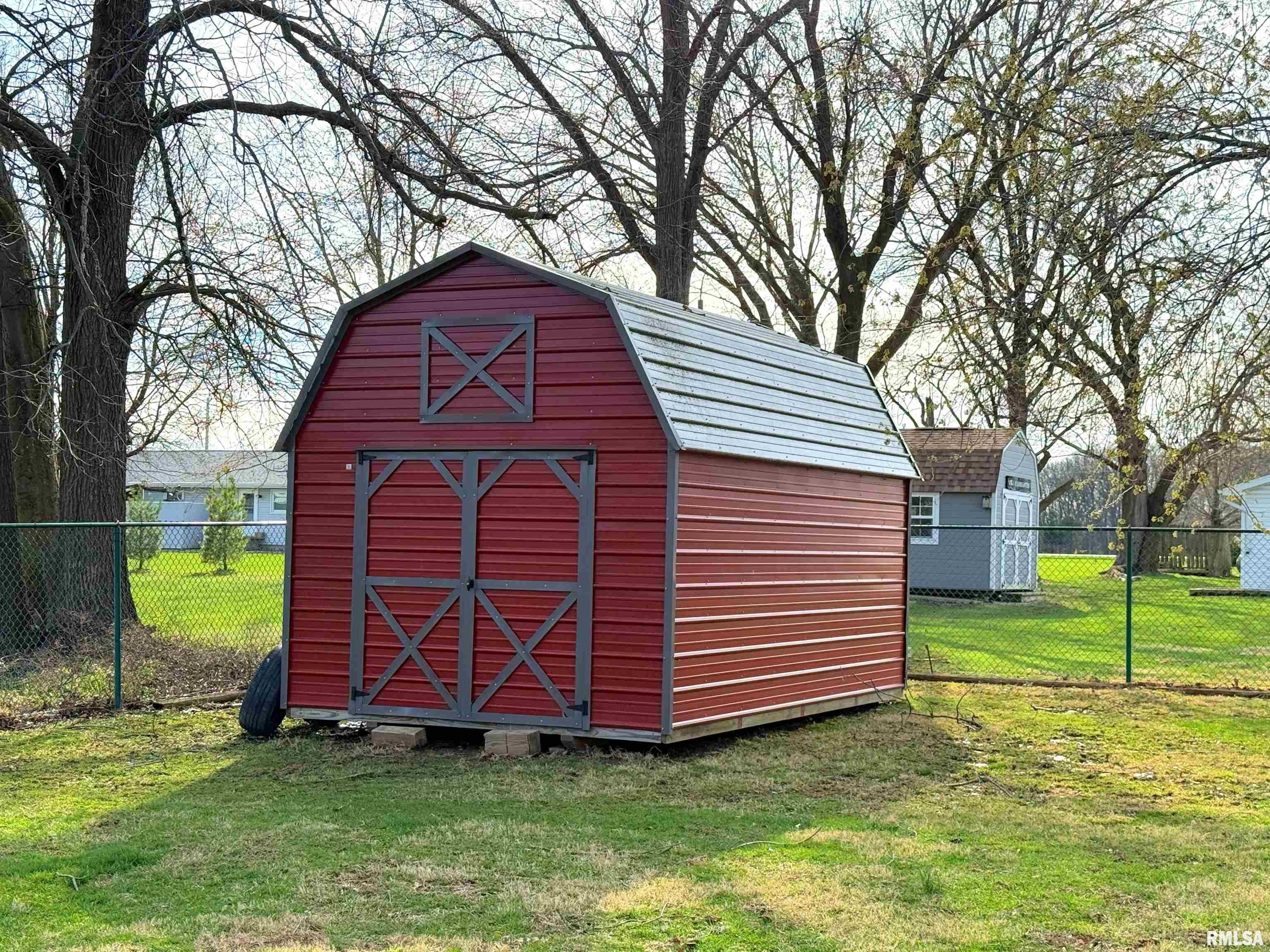 6075 E Dayton Drive, Woodlawn, Illinois image 2