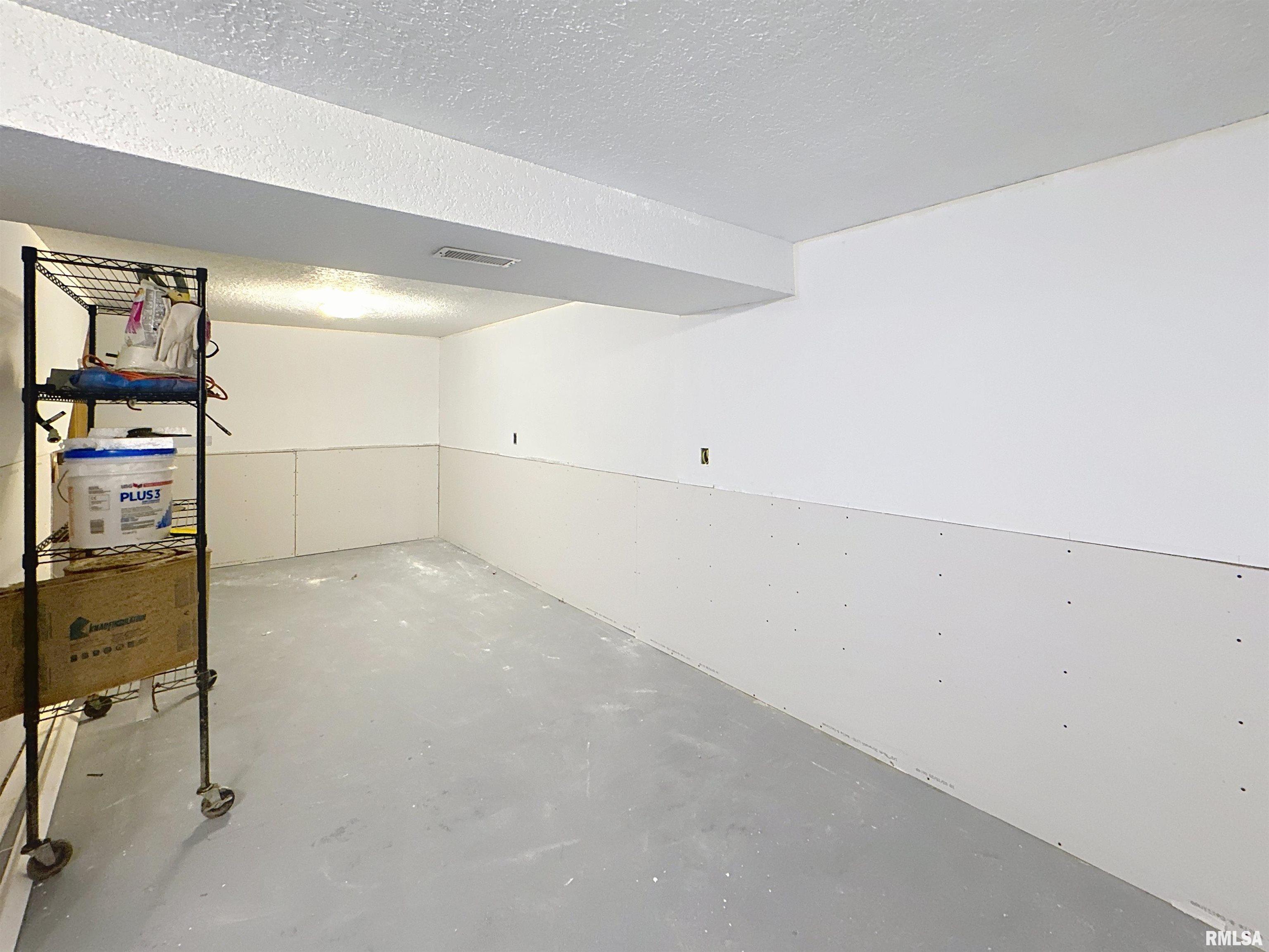 266 Island Avenue, East Moline, Illinois image 33