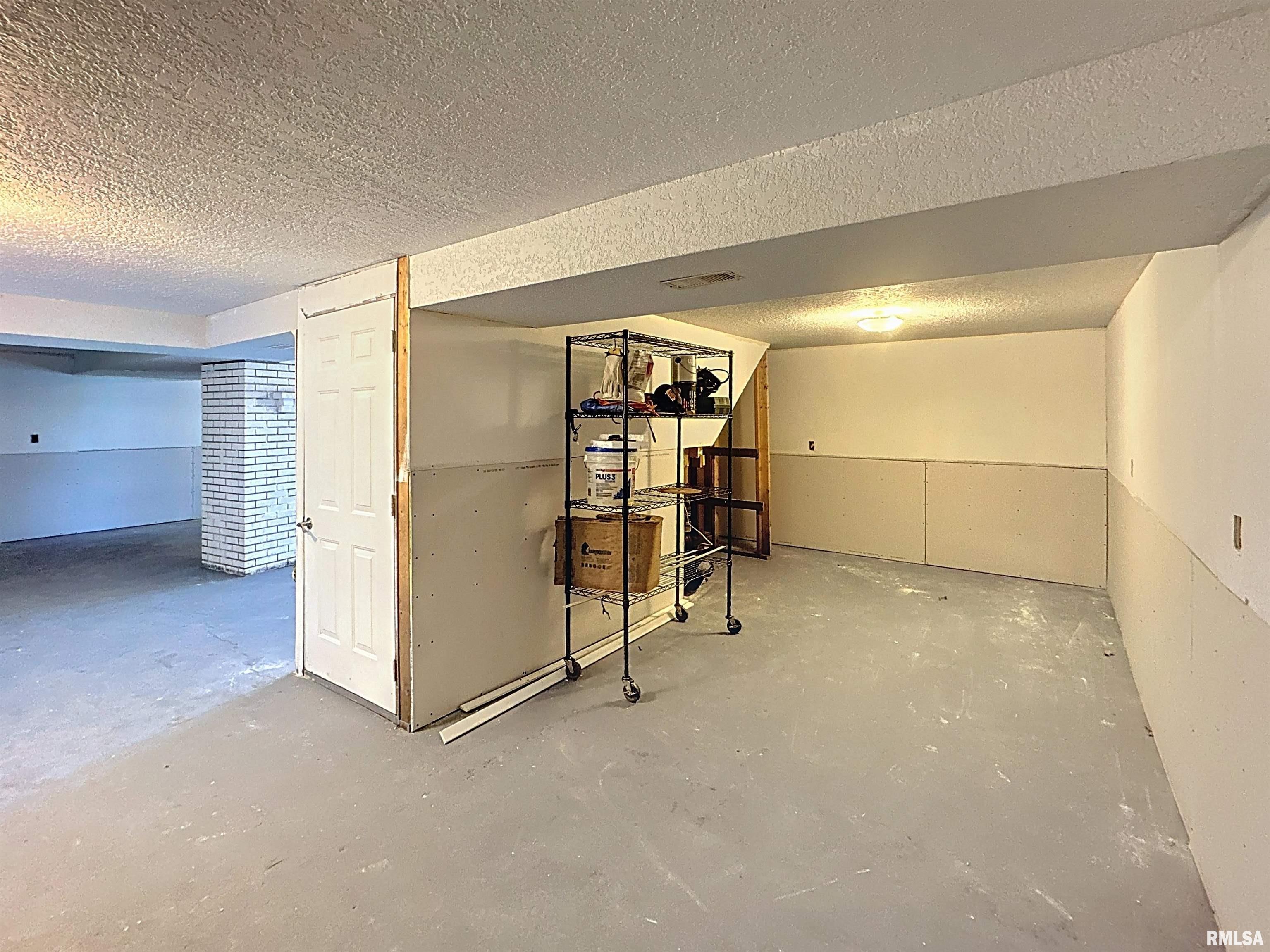 266 Island Avenue, East Moline, Illinois image 34