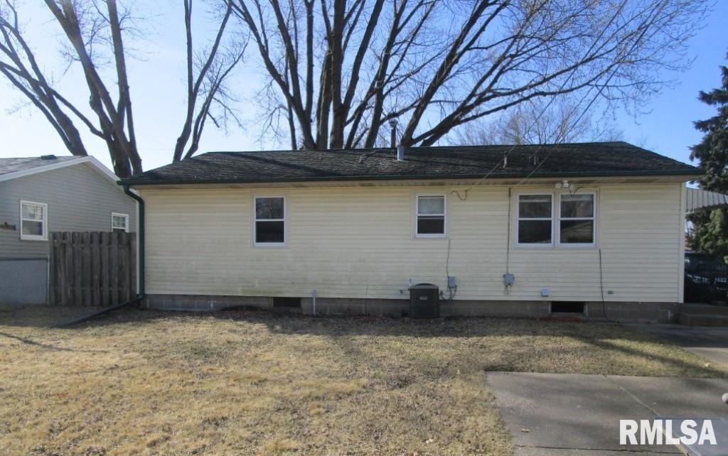 2220 W 35th Street, Davenport, Iowa image 2