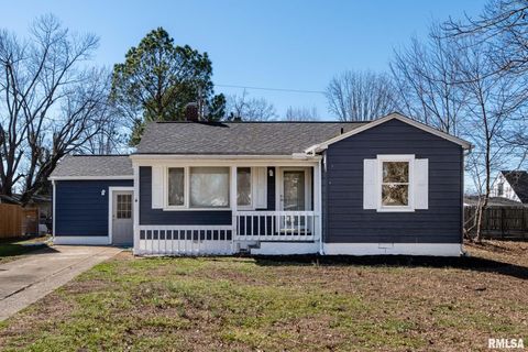 Homes For Sale - 406 Charlotte Road<br/> Williamson County, Marion, IL 62959