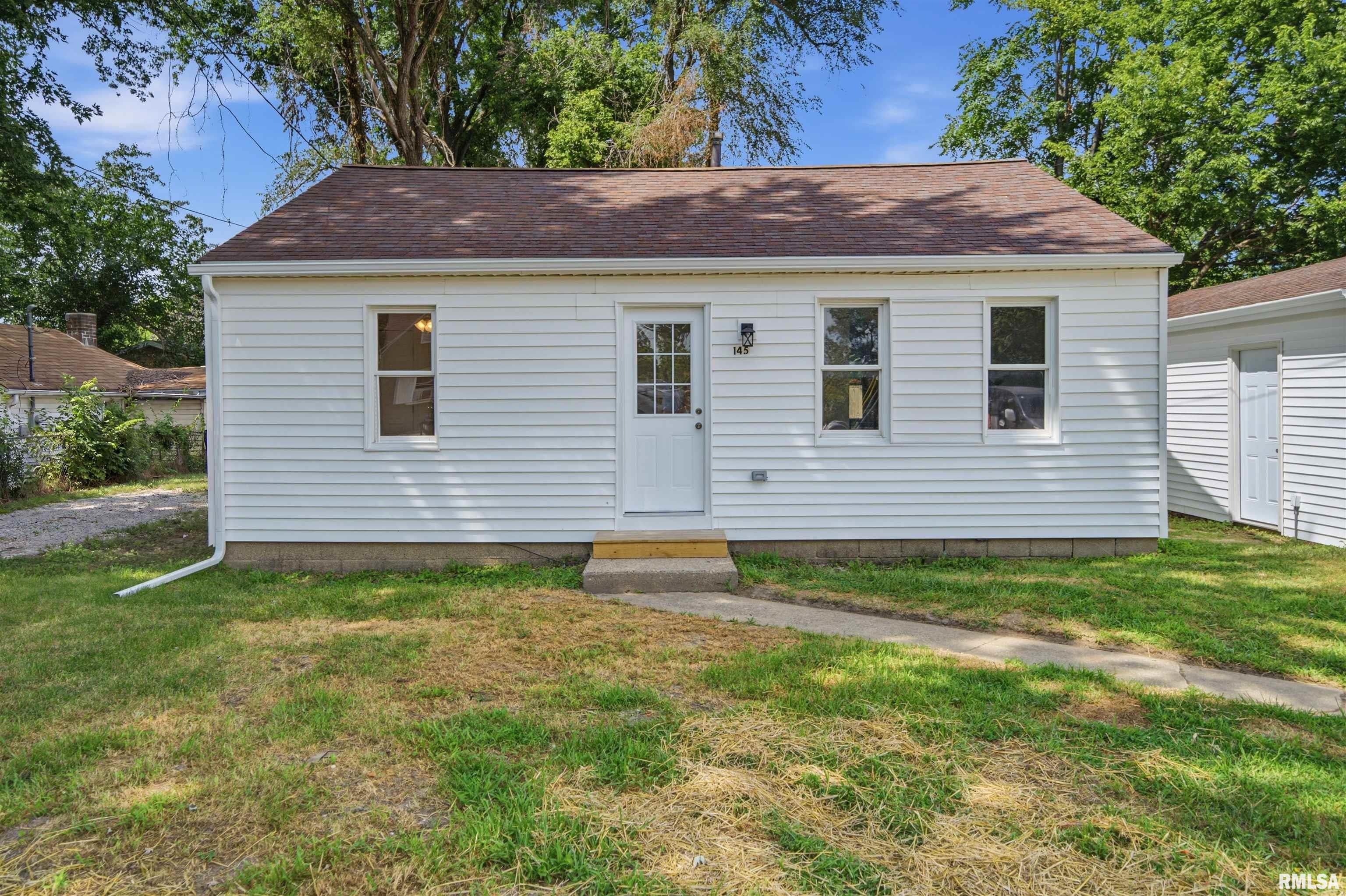 Photo 1 of 31 — 145 OAKLAWN Circle, Creve Coeur, IL 61610
