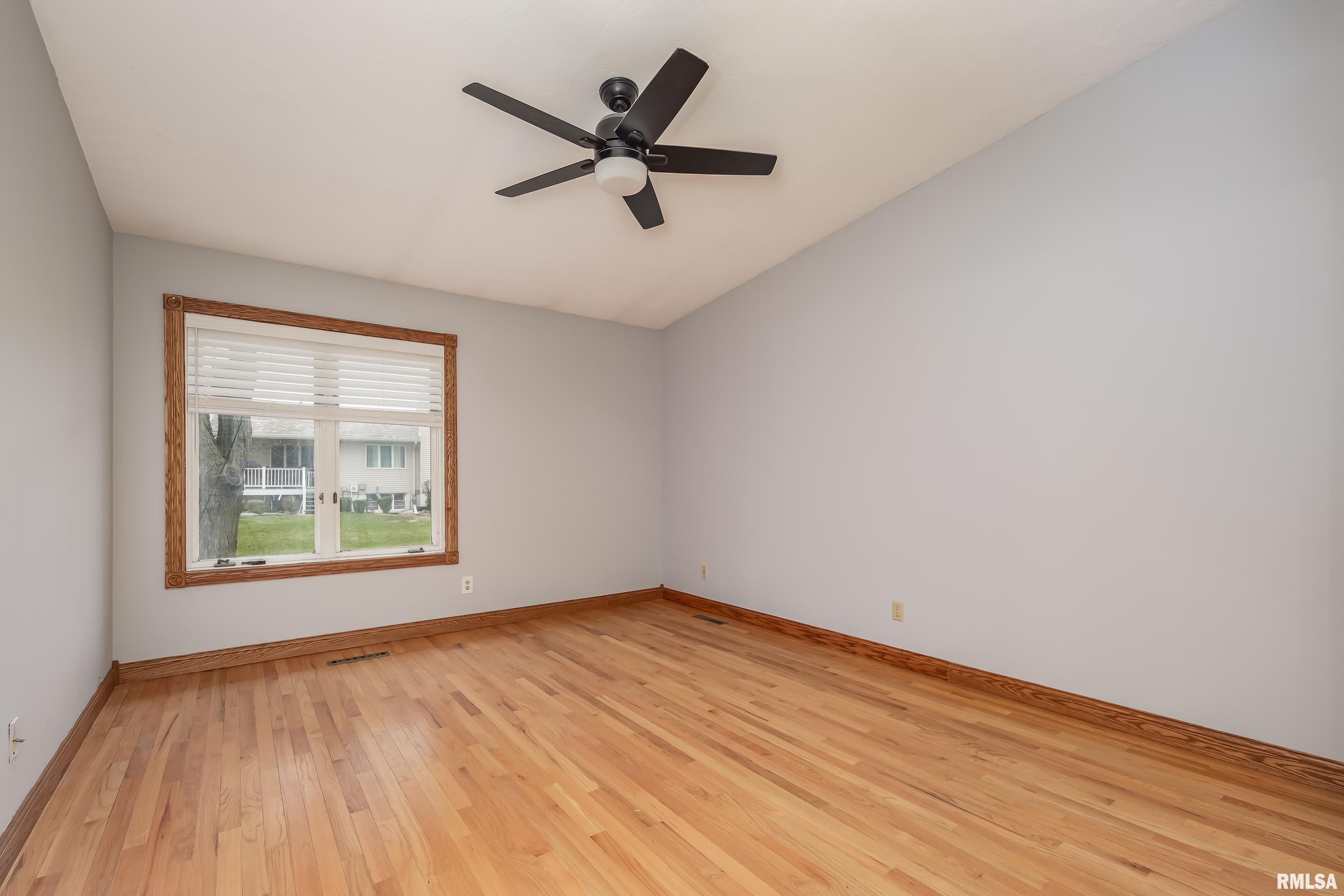 4056 Prairie Lane, Bettendorf, Iowa image 19