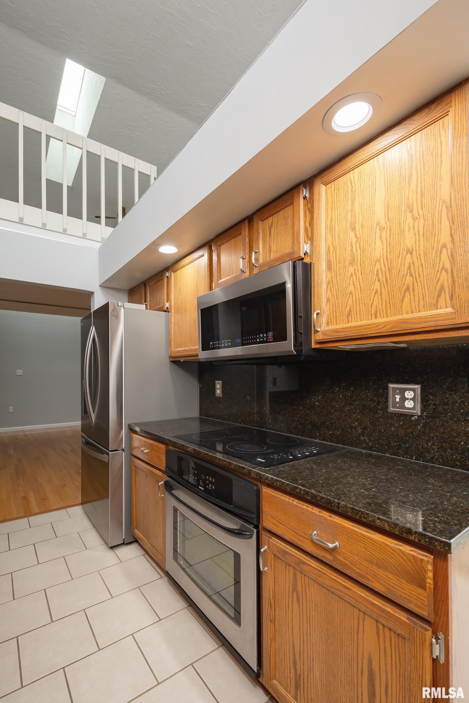 4056 Prairie Lane, Bettendorf, Iowa image 9