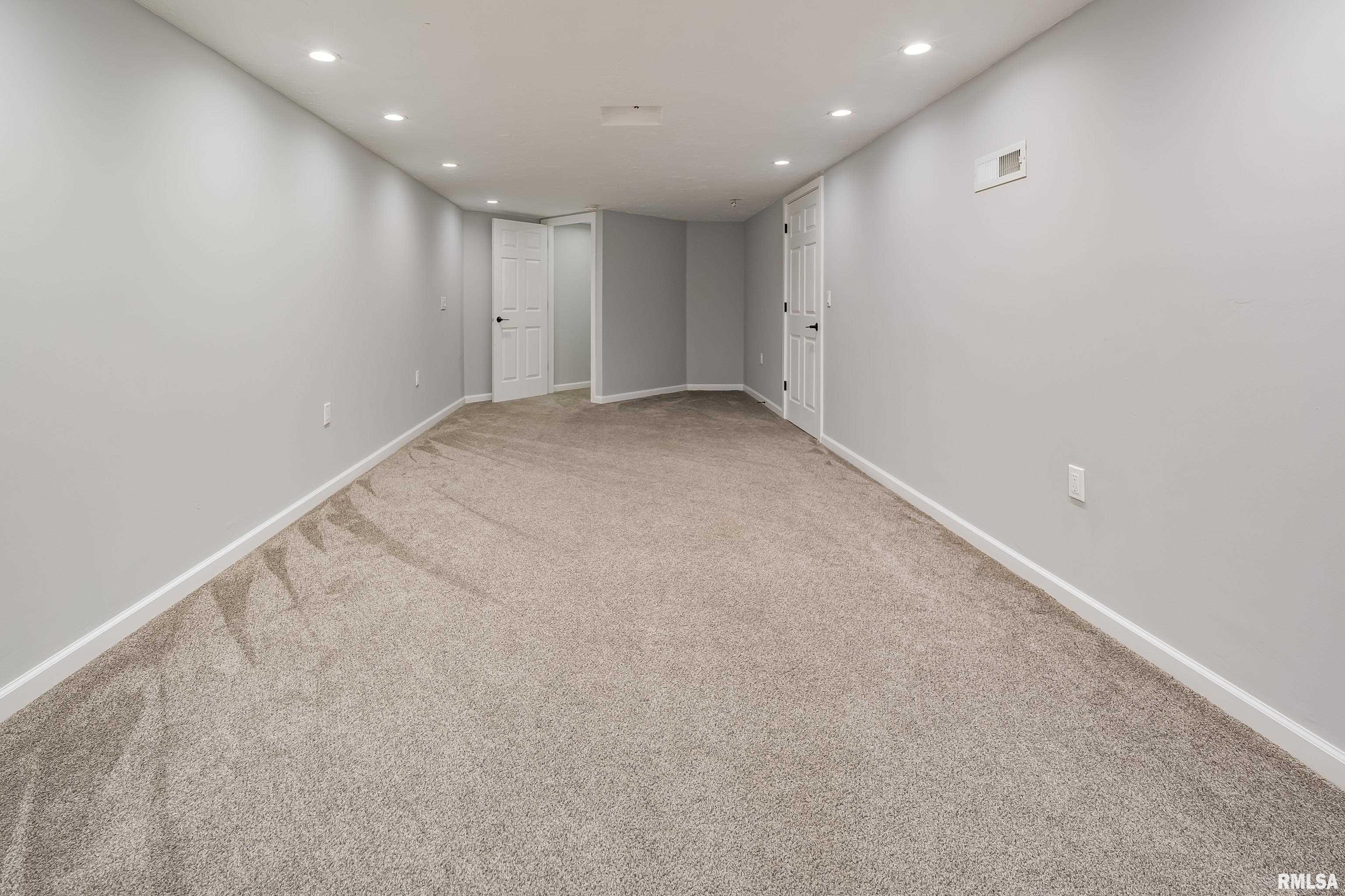 4056 Prairie Lane, Bettendorf, Iowa image 25