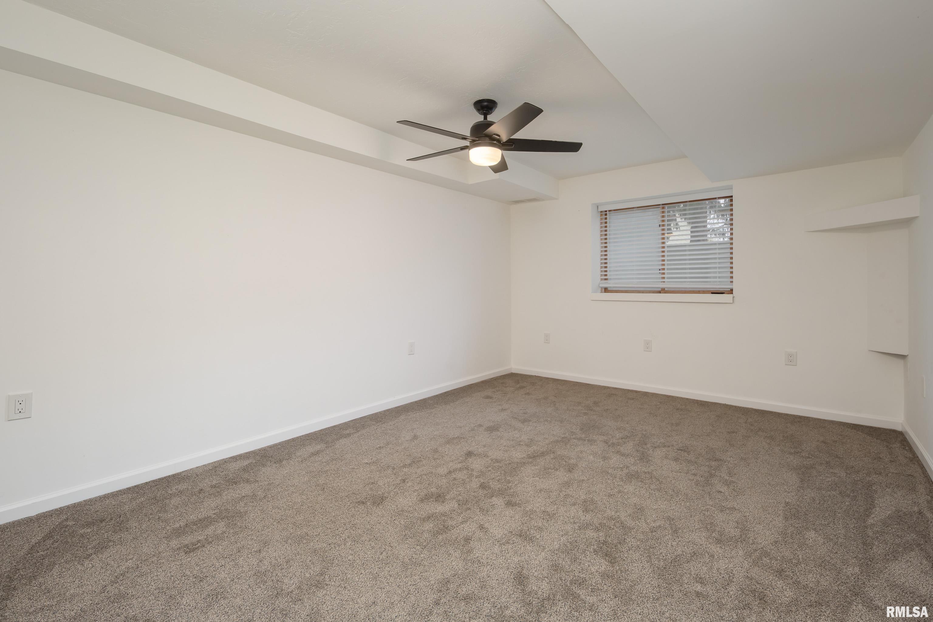 4056 Prairie Lane, Bettendorf, Iowa image 29