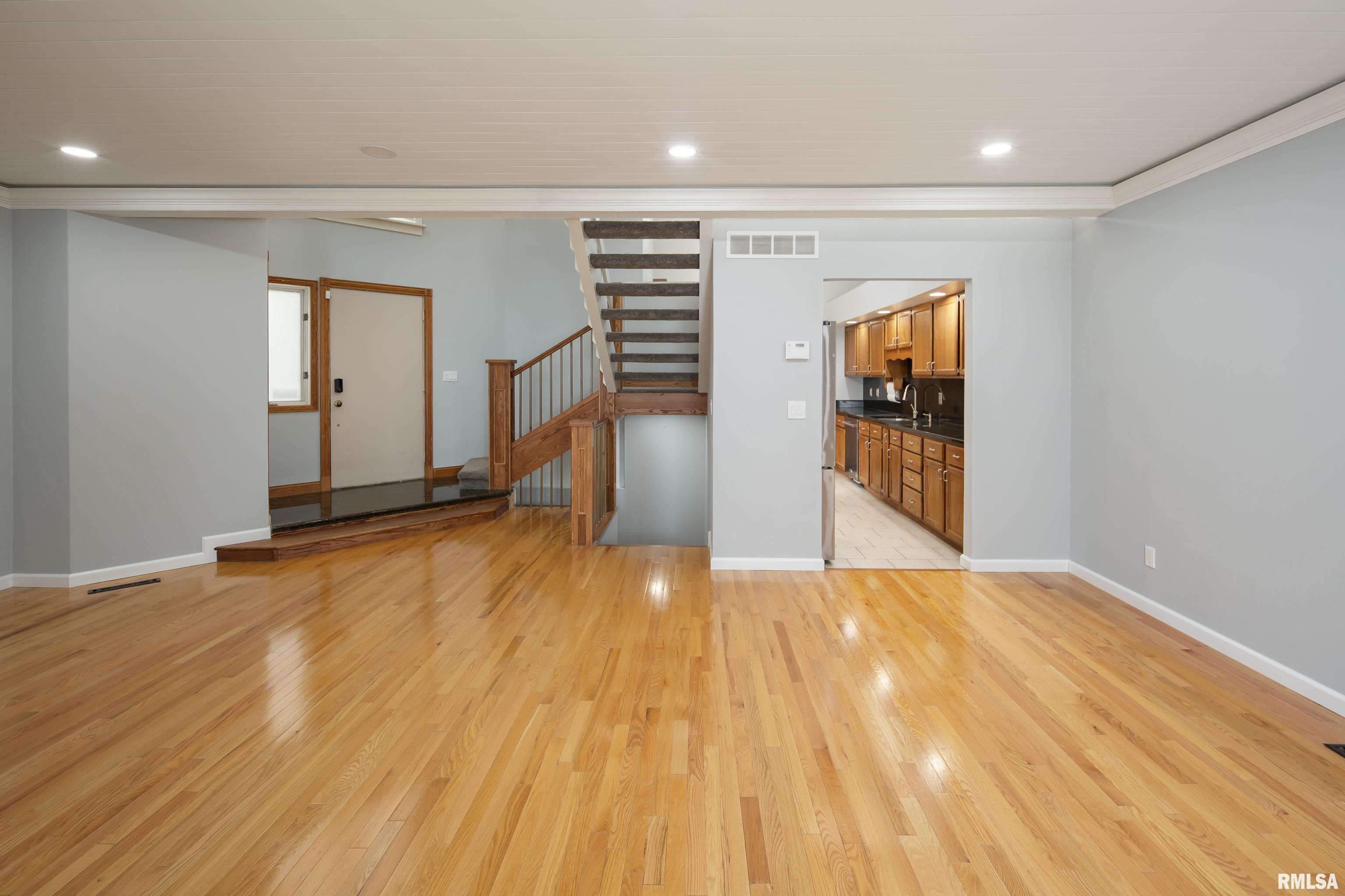 4056 Prairie Lane, Bettendorf, Iowa image 6