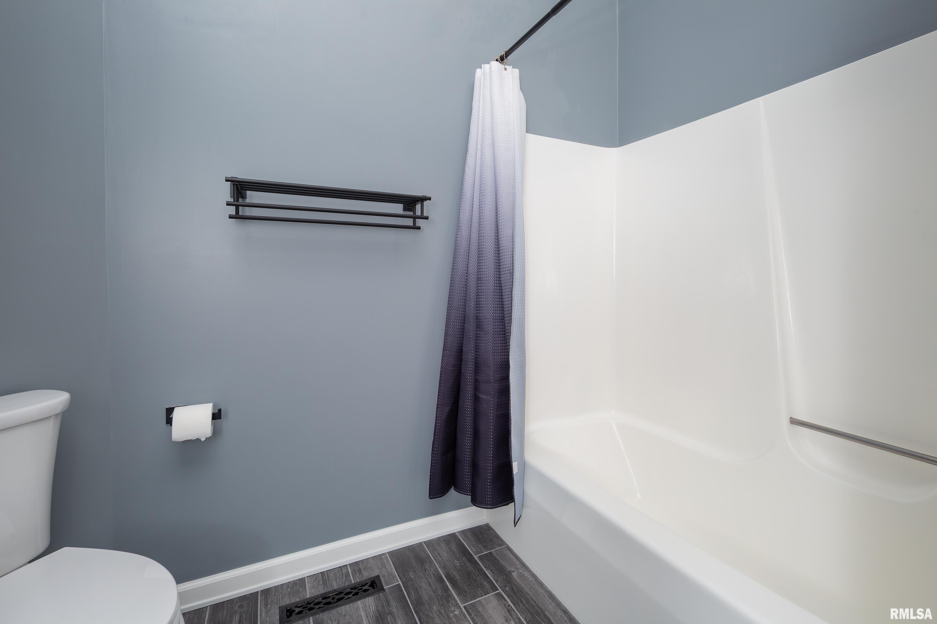 4056 Prairie Lane, Bettendorf, Iowa image 14
