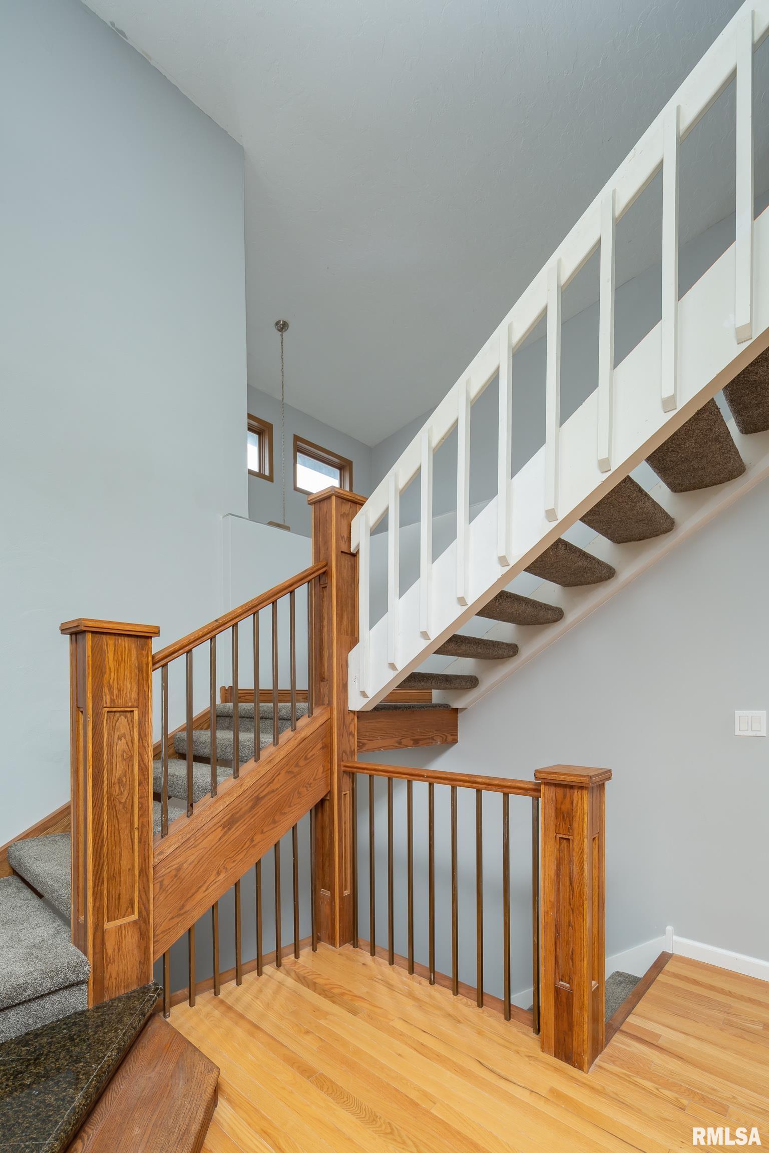 4056 Prairie Lane, Bettendorf, Iowa image 4