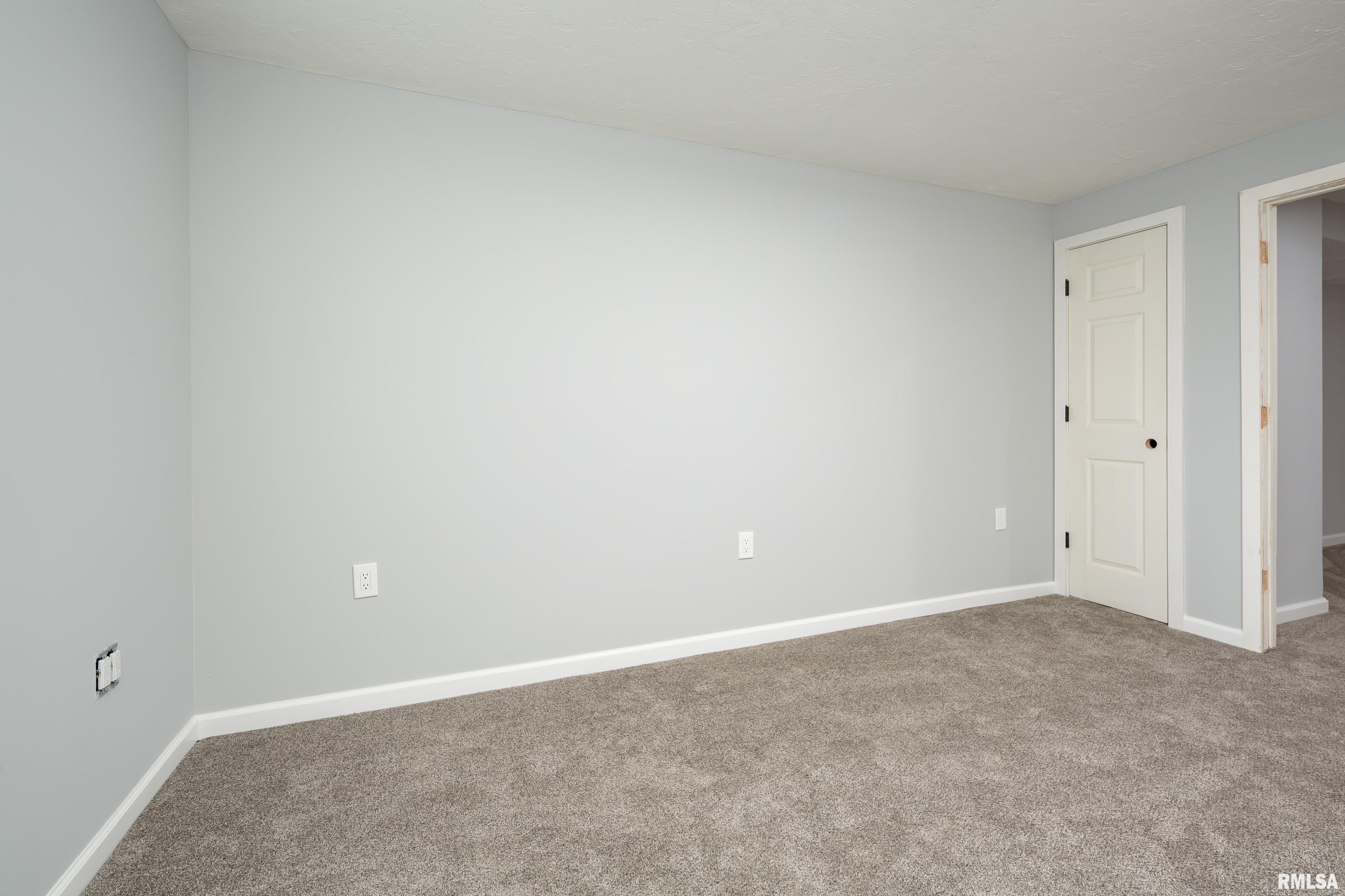4056 Prairie Lane, Bettendorf, Iowa image 28