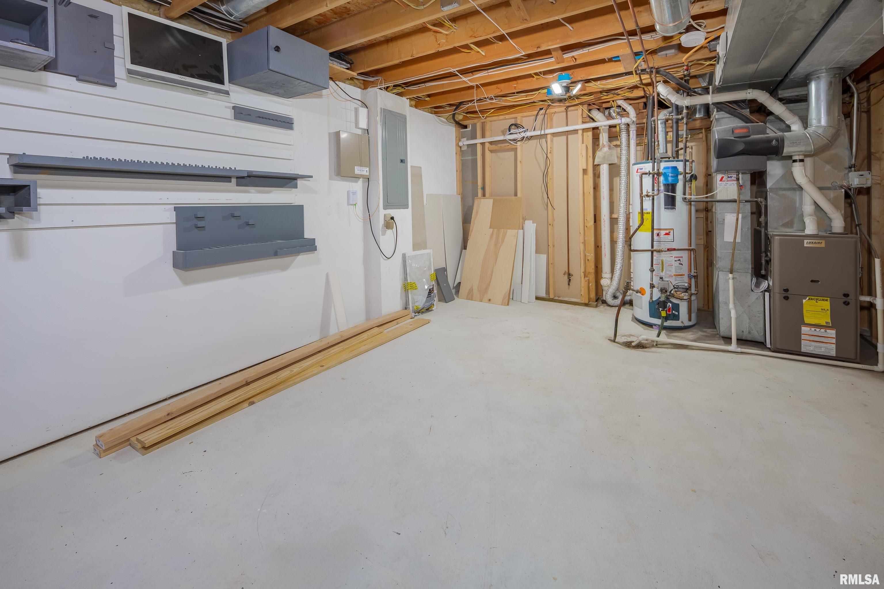 4056 Prairie Lane, Bettendorf, Iowa image 33