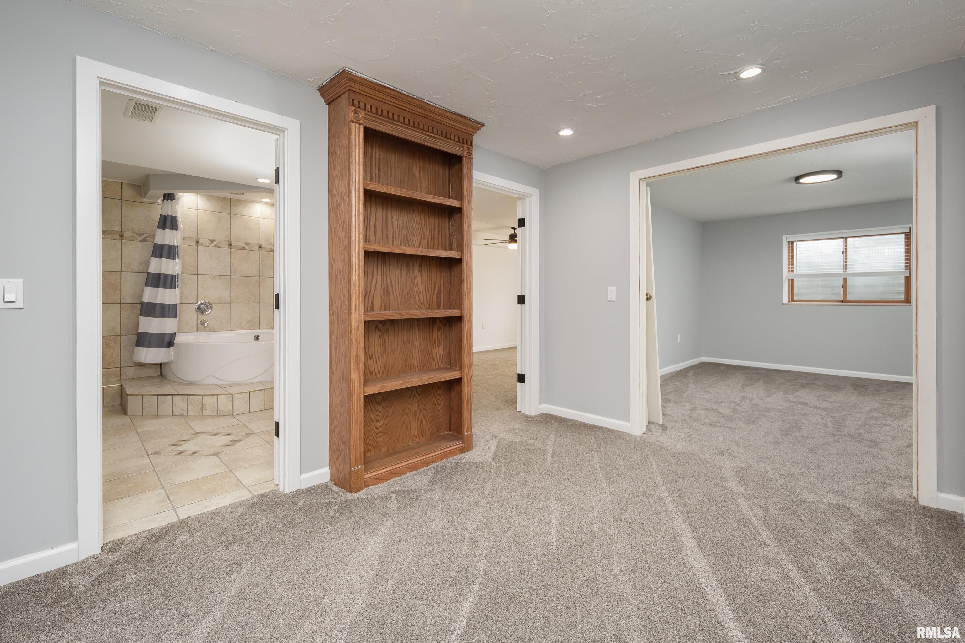 4056 Prairie Lane, Bettendorf, Iowa image 26