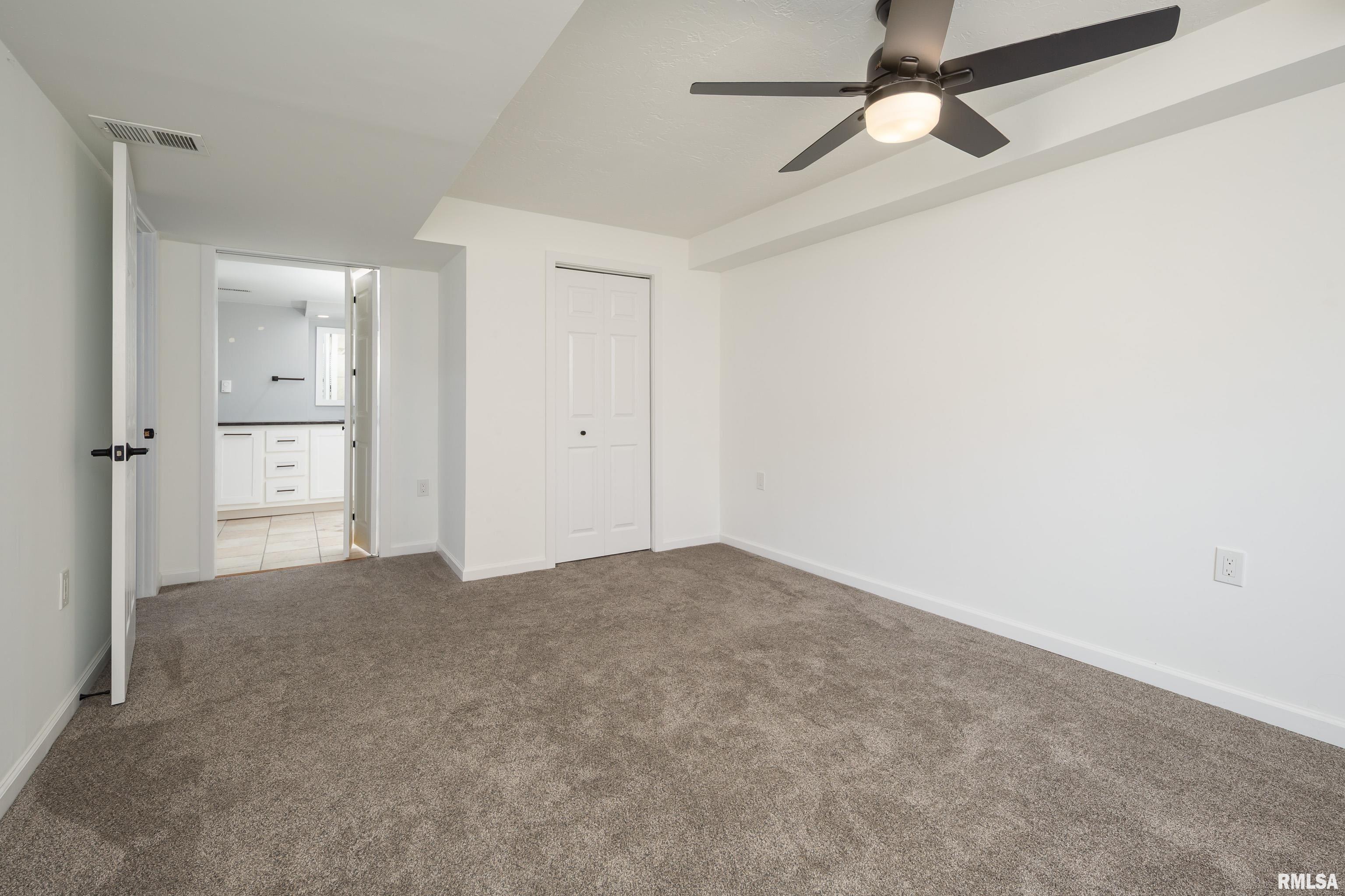4056 Prairie Lane, Bettendorf, Iowa image 30