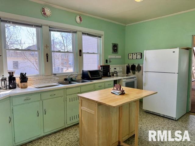 2341 N 6th Street, Clinton, Iowa image 19