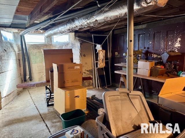 2341 N 6th Street, Clinton, Iowa image 40