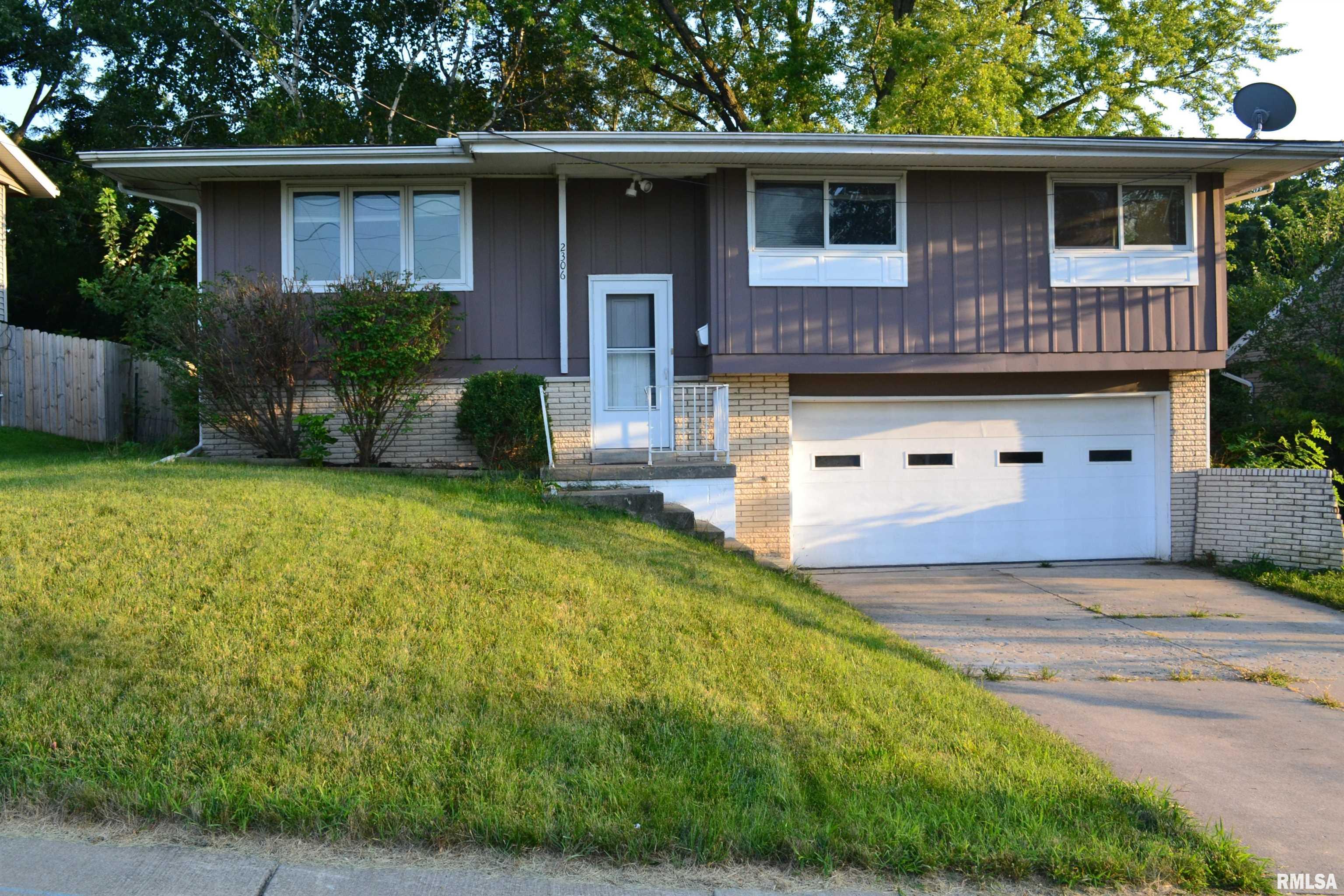 2306 W Kensington Drive, Peoria, Illinois image 1