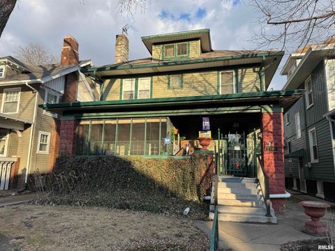 Photo of 1200 N ELMWOOD Avenue, Peoria, IL 61606 (MLS # PA1265550)