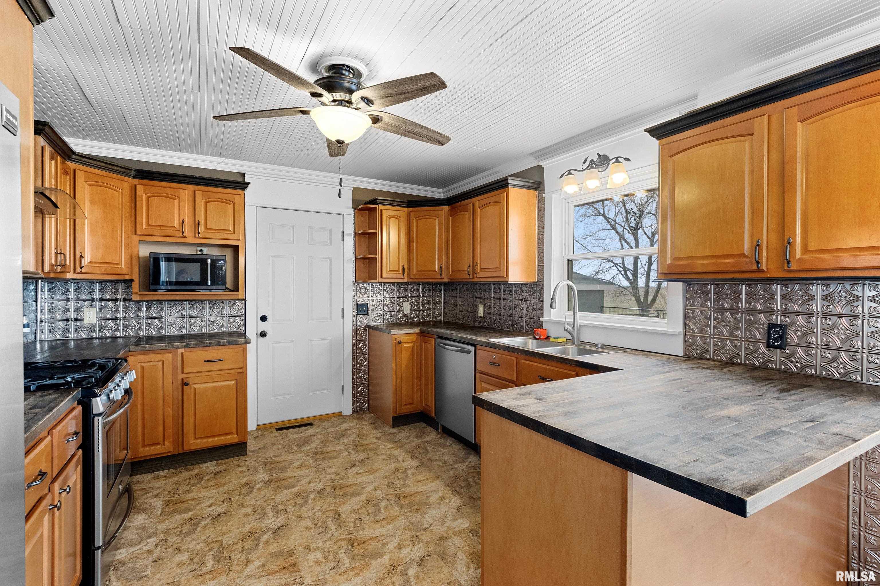 20842 N County Road 3300 E Road, Manito, Illinois image 16