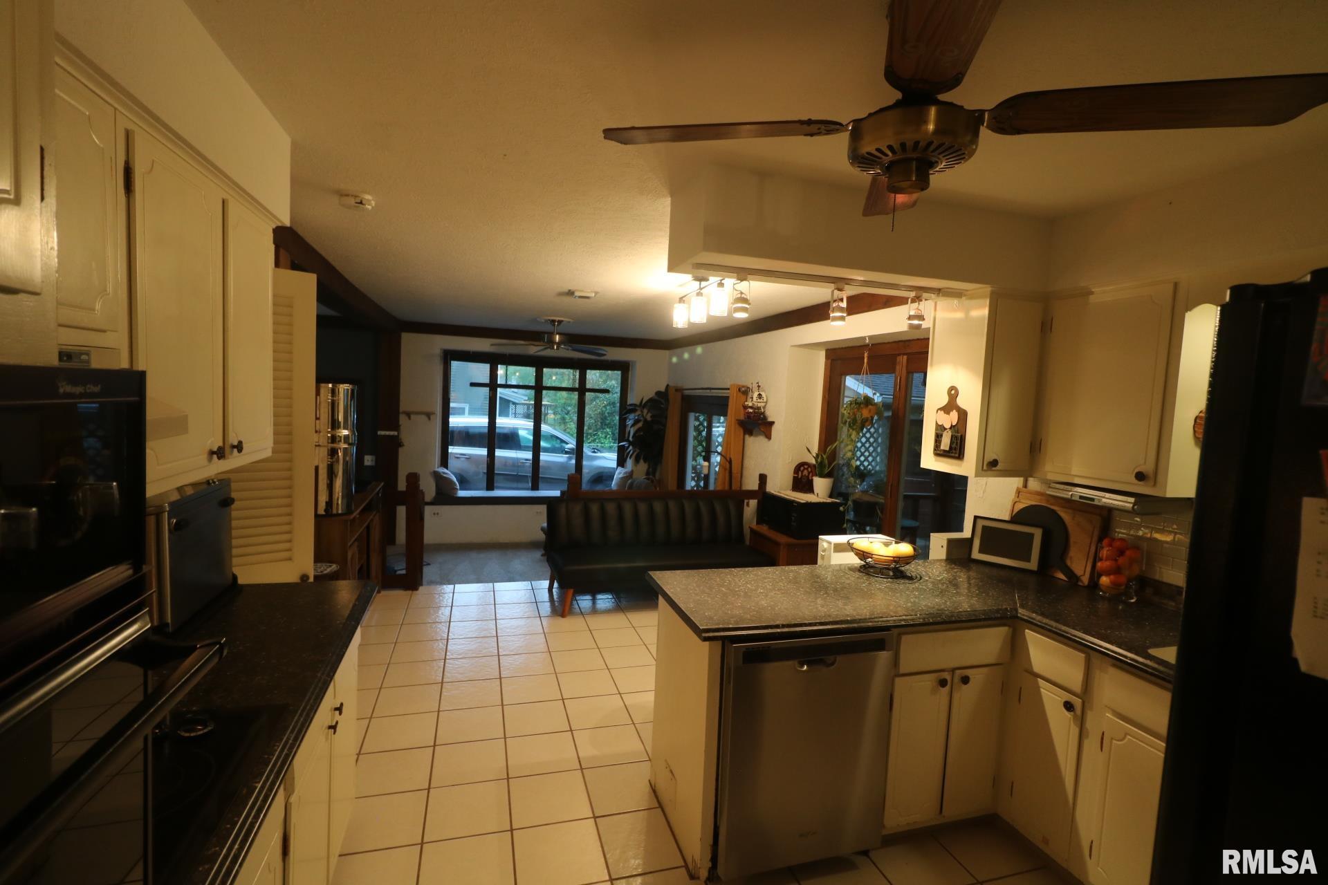 303 S Greenbriar Road, Carterville, Illinois image 11