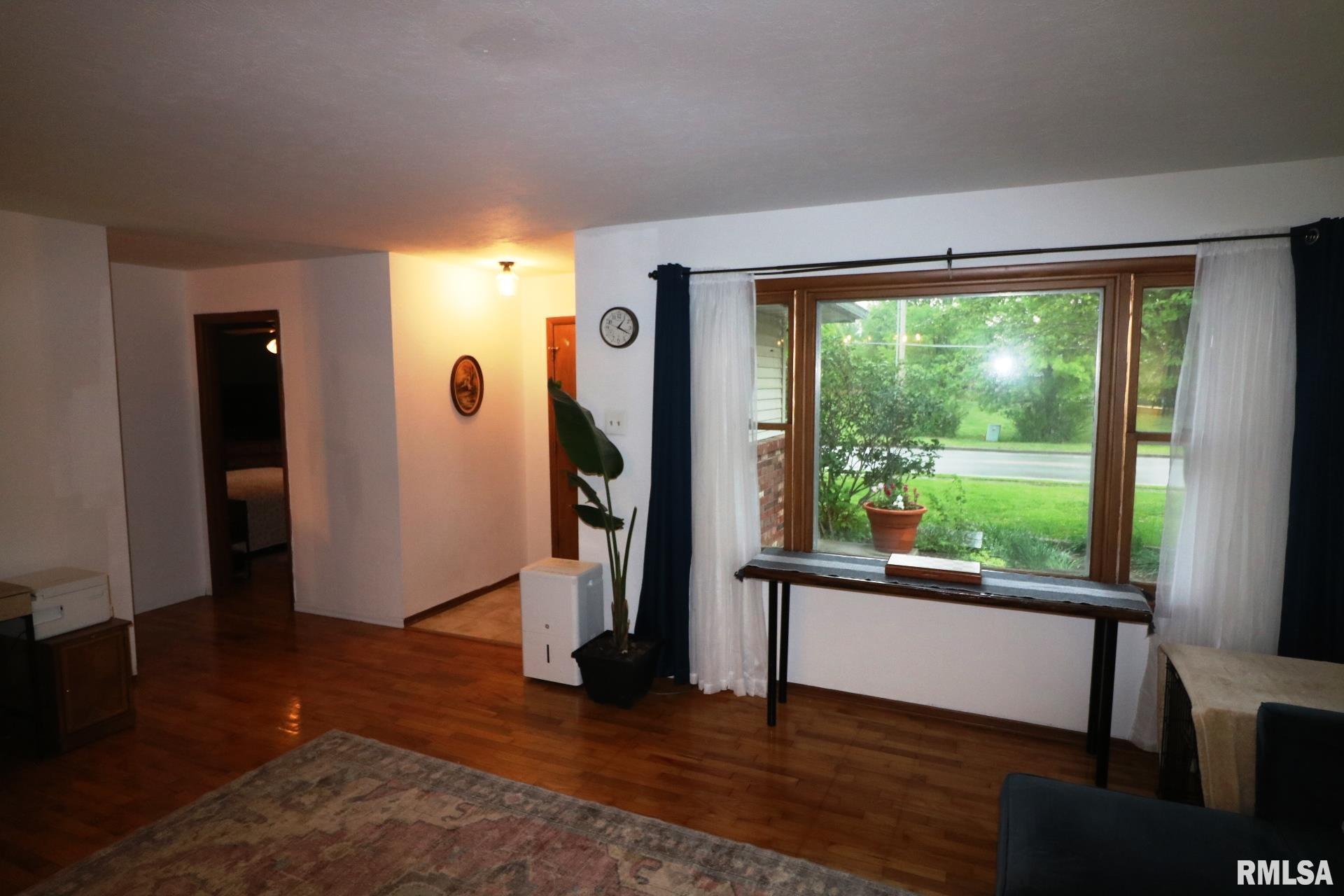 303 S Greenbriar Road, Carterville, Illinois image 7