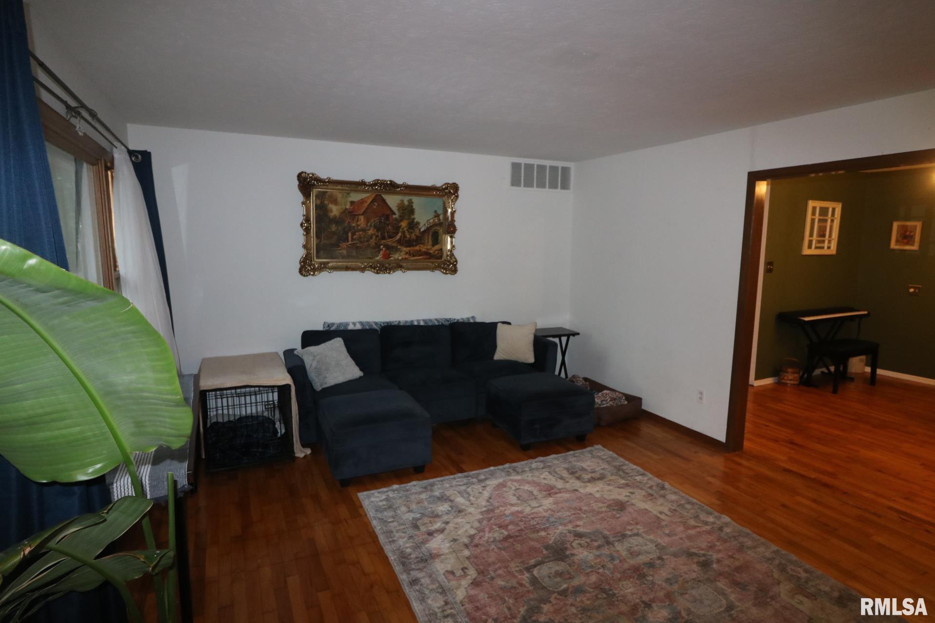 303 S Greenbriar Road, Carterville, Illinois image 3