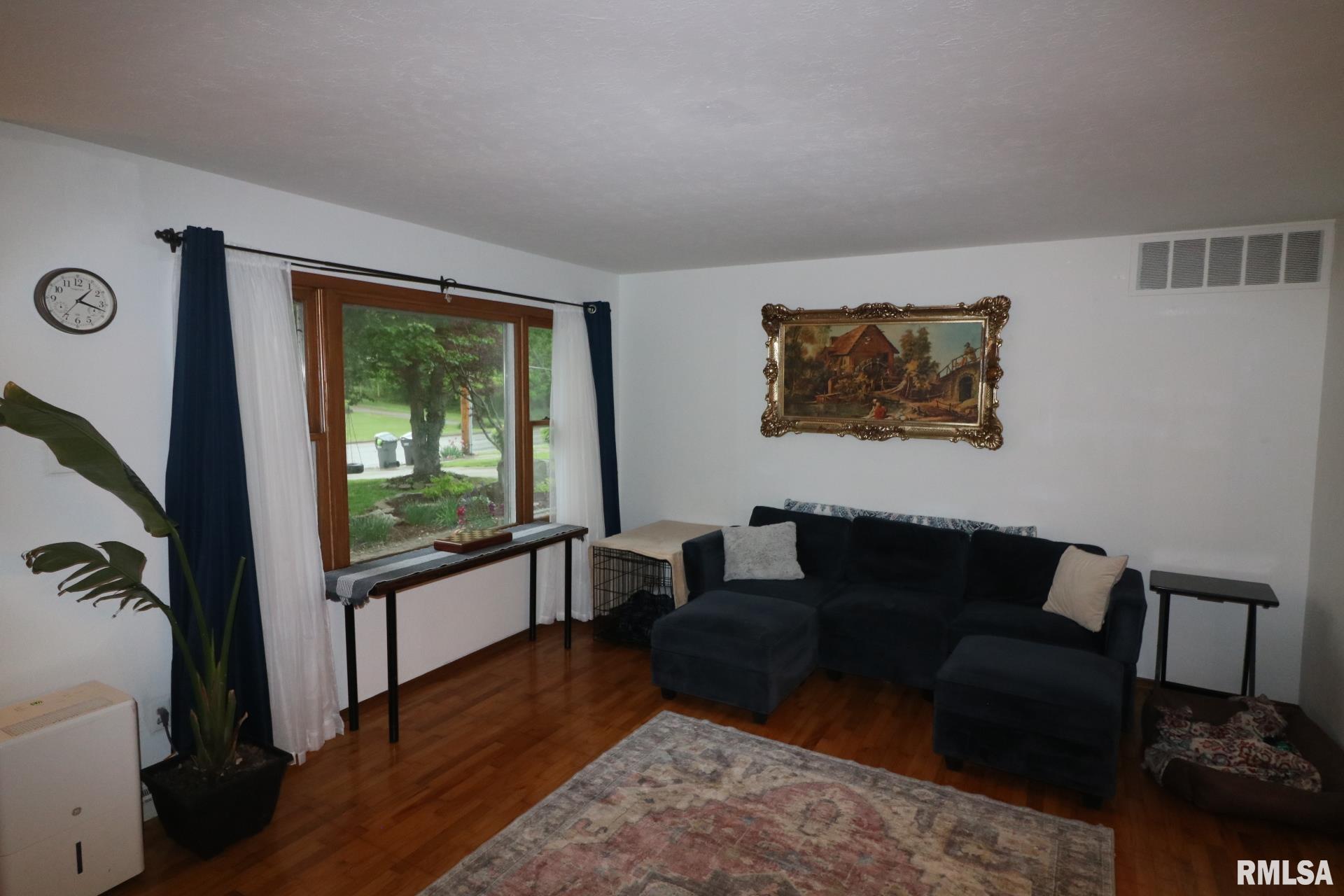 303 S Greenbriar Road, Carterville, Illinois image 4