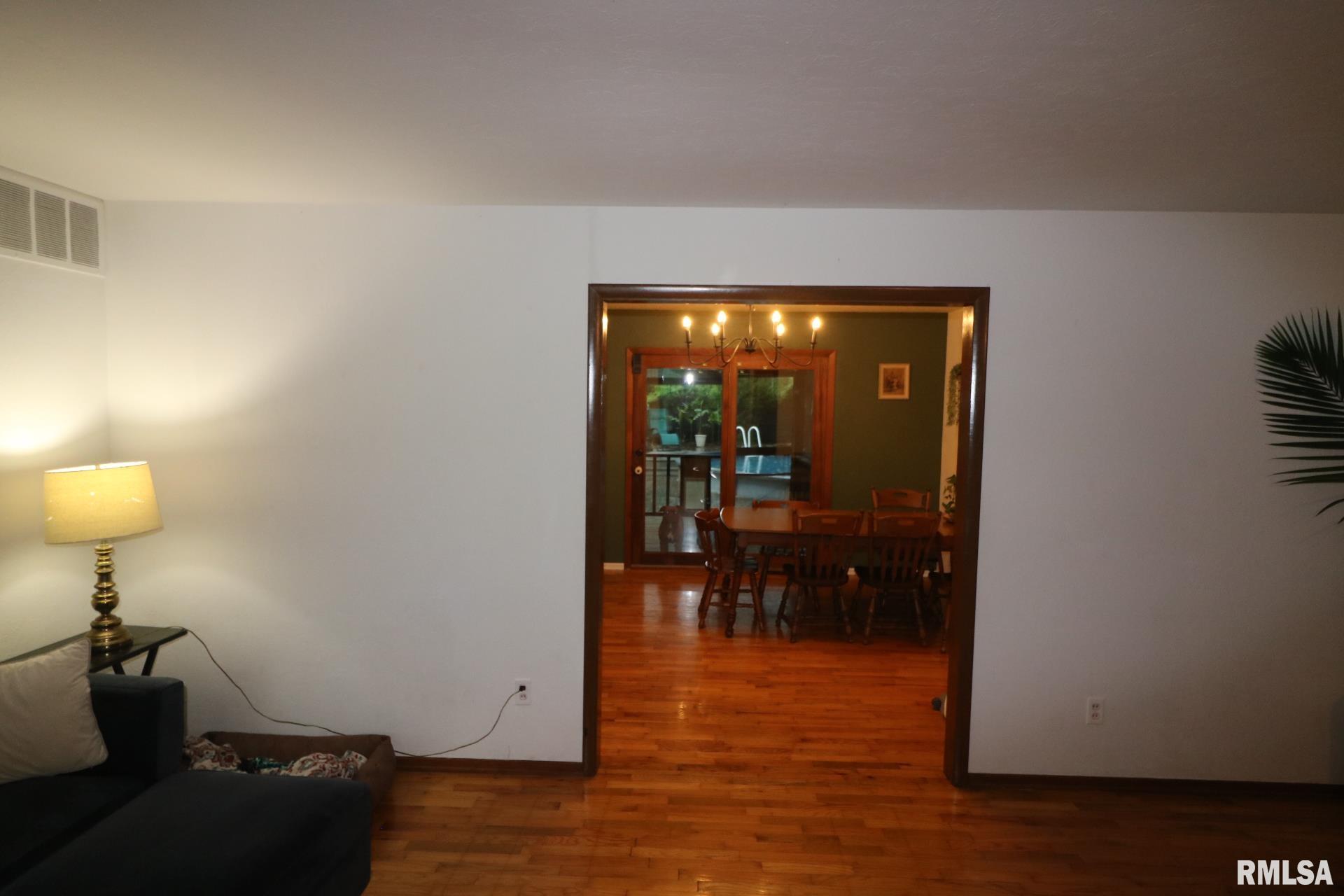 303 S Greenbriar Road, Carterville, Illinois image 6
