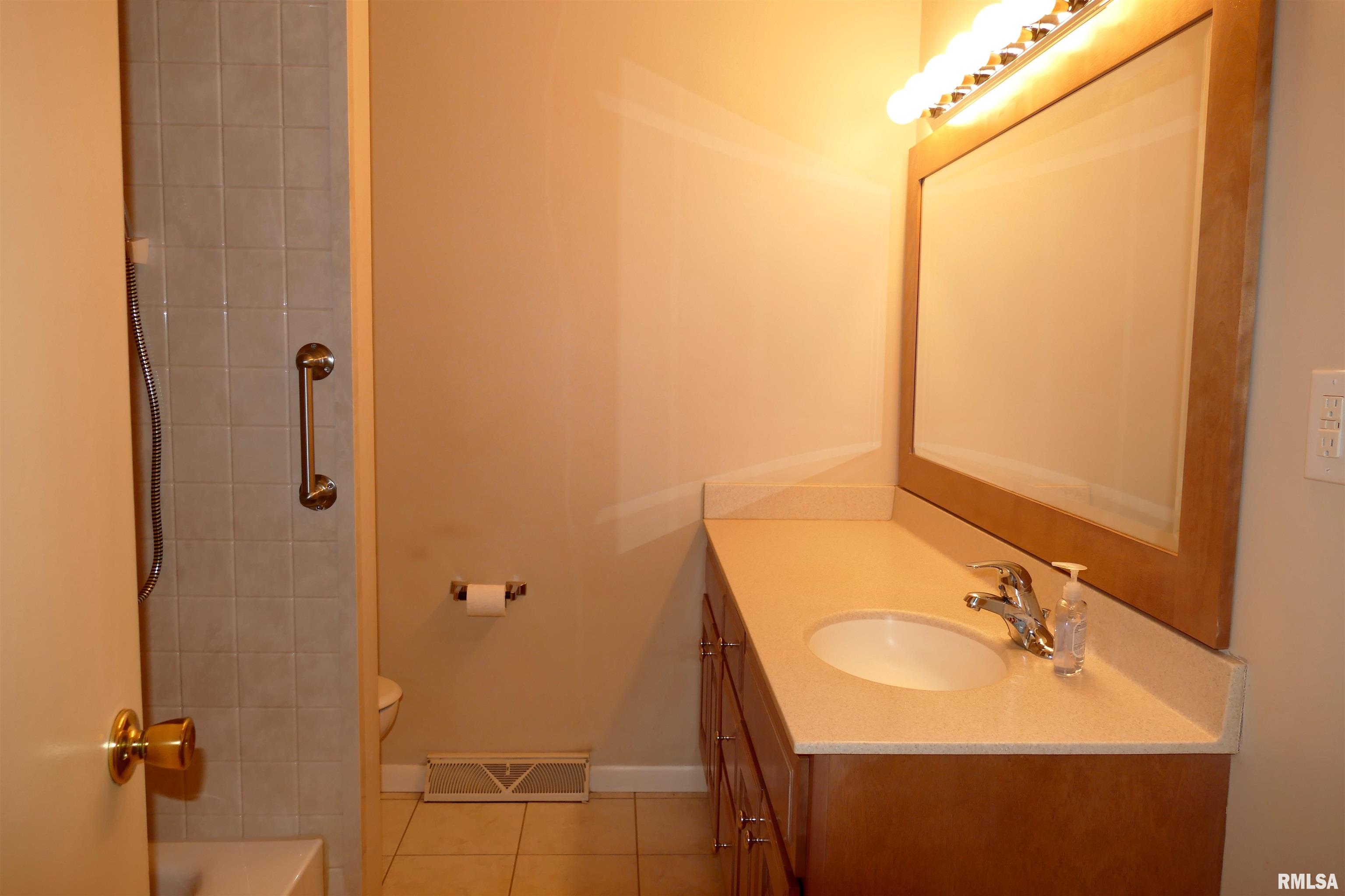 3321 W Birkshire Drive, Peoria, Illinois image 25