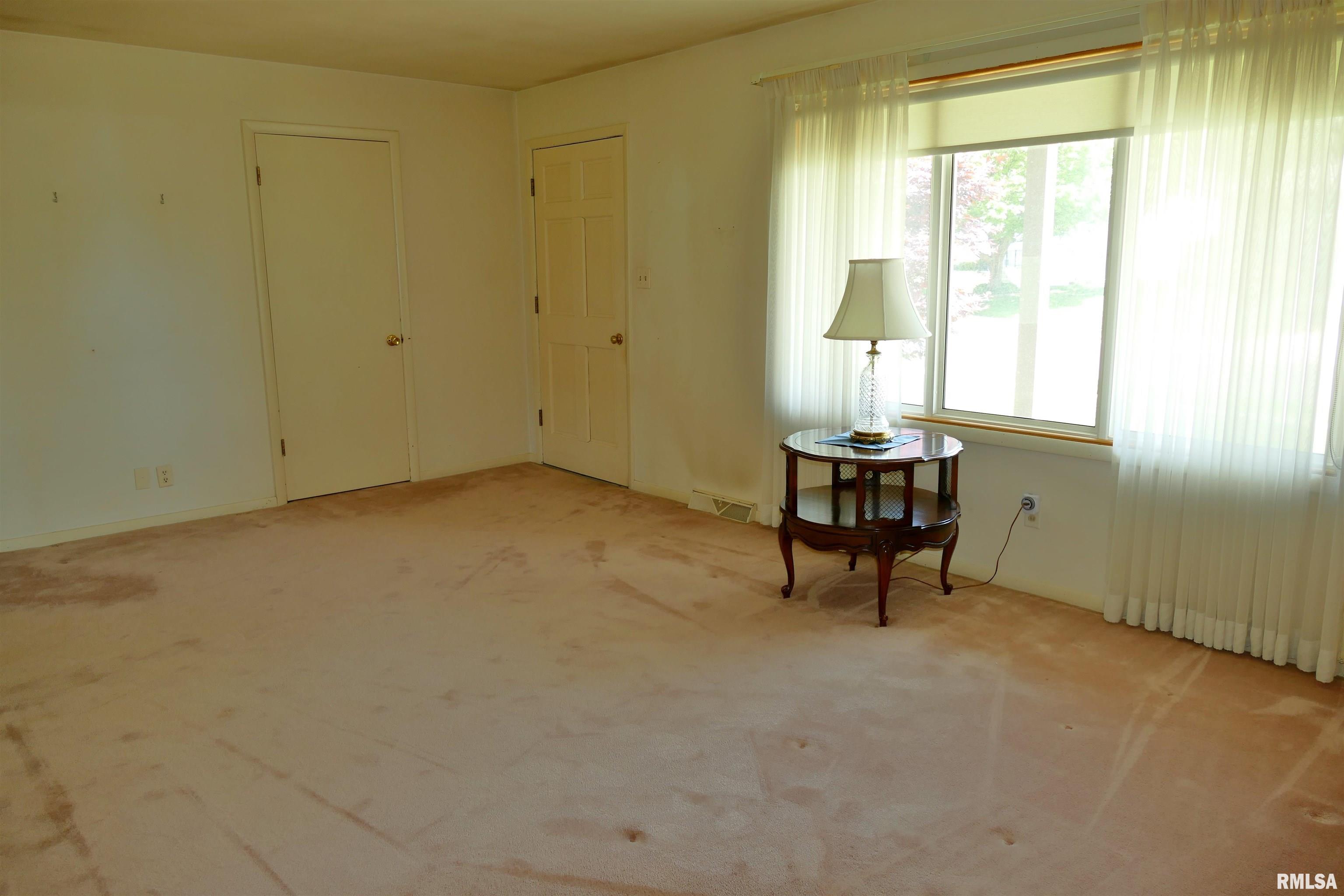 3321 W Birkshire Drive, Peoria, Illinois image 6