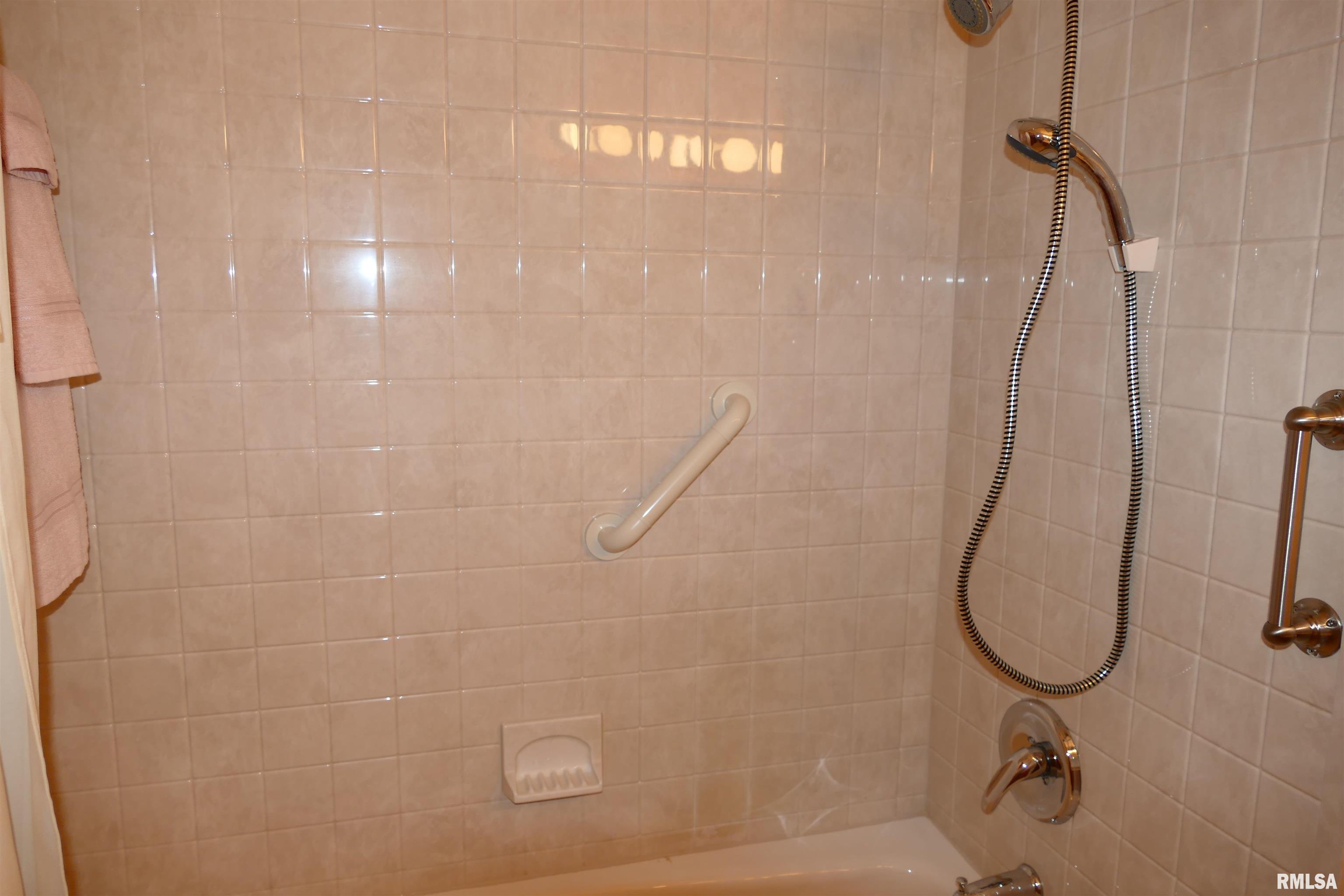 3321 W Birkshire Drive, Peoria, Illinois image 26