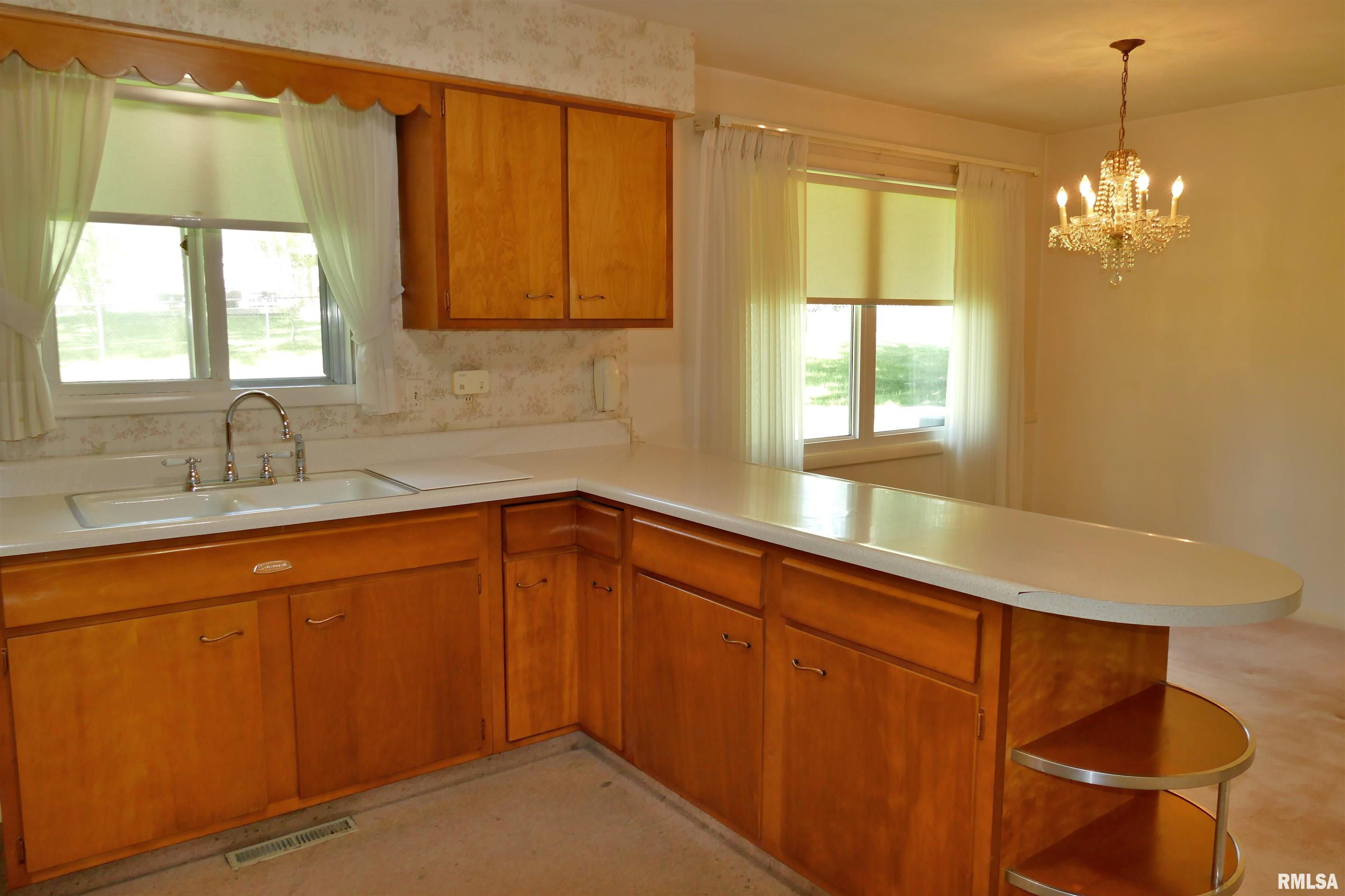 3321 W Birkshire Drive, Peoria, Illinois image 13
