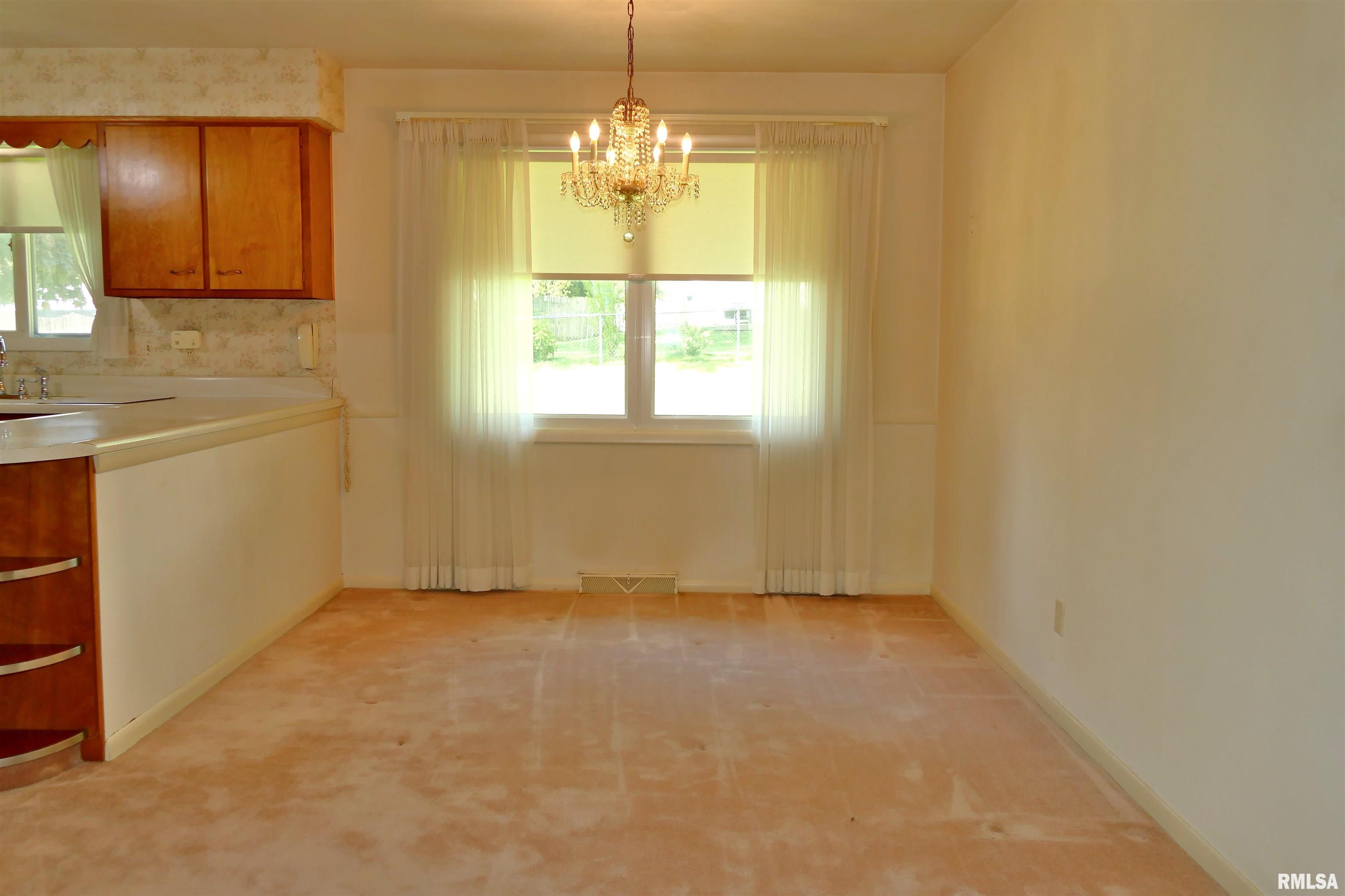 3321 W Birkshire Drive, Peoria, Illinois image 9