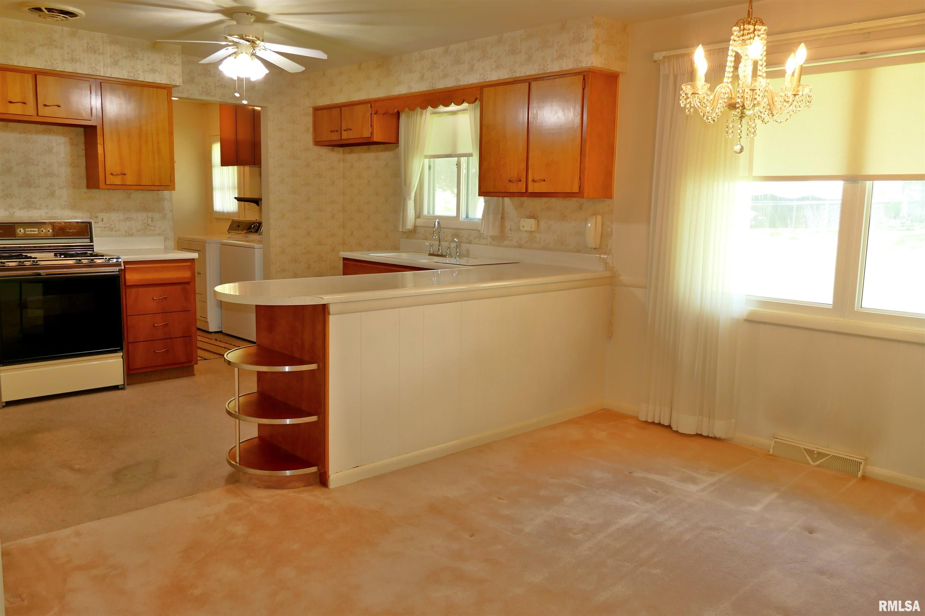 3321 W Birkshire Drive, Peoria, Illinois image 7