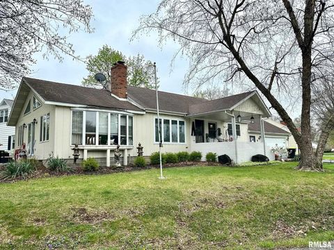 Photo of 8 N CRESCENT Drive, Jacksonville, IL 62650 (MLS # CA1042963)